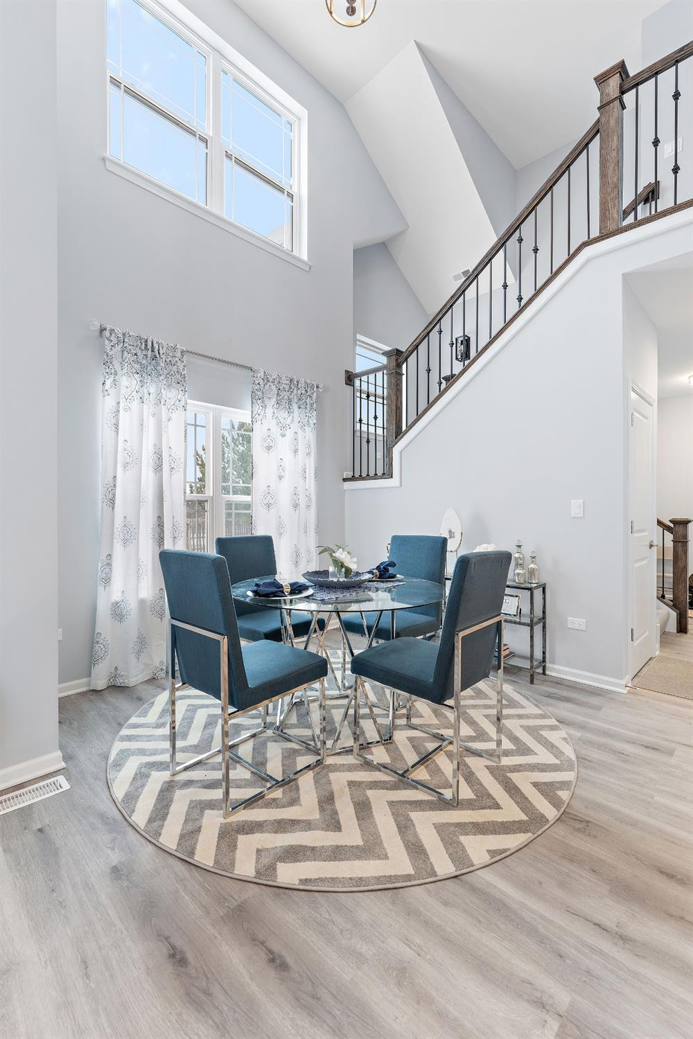 5543 Victoria Place
