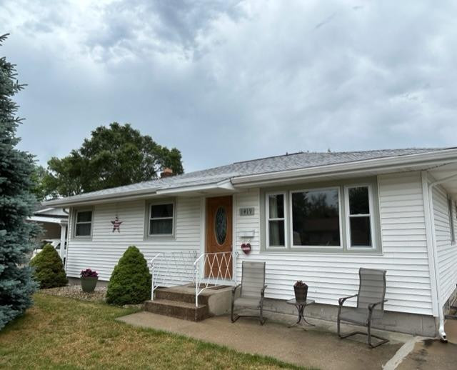 1419 W 1st Place