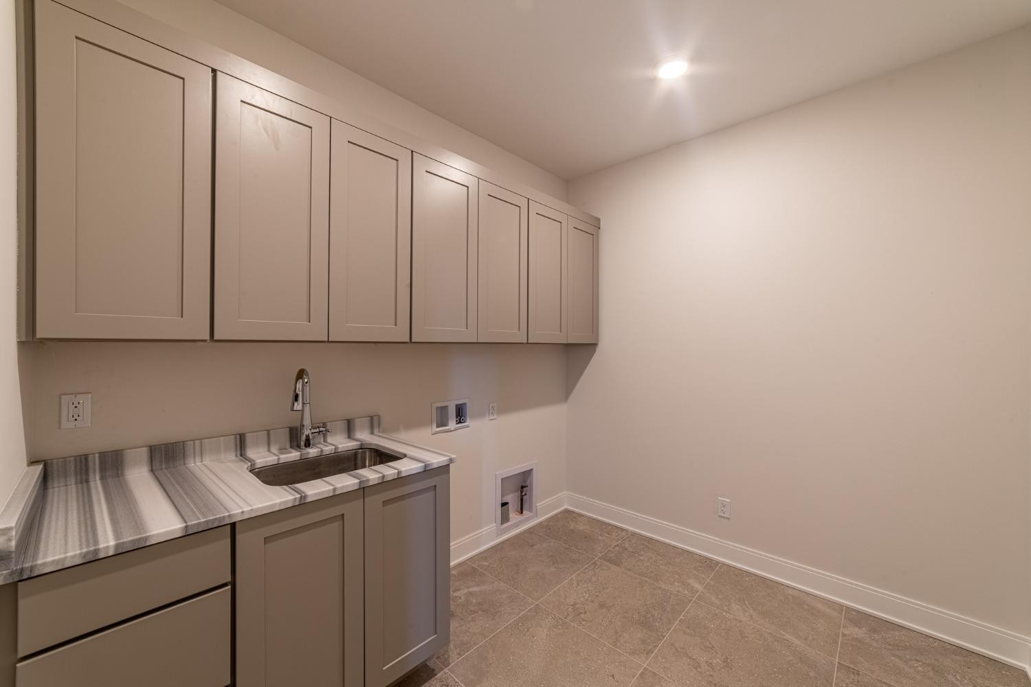 9510 Tall Grass Trail