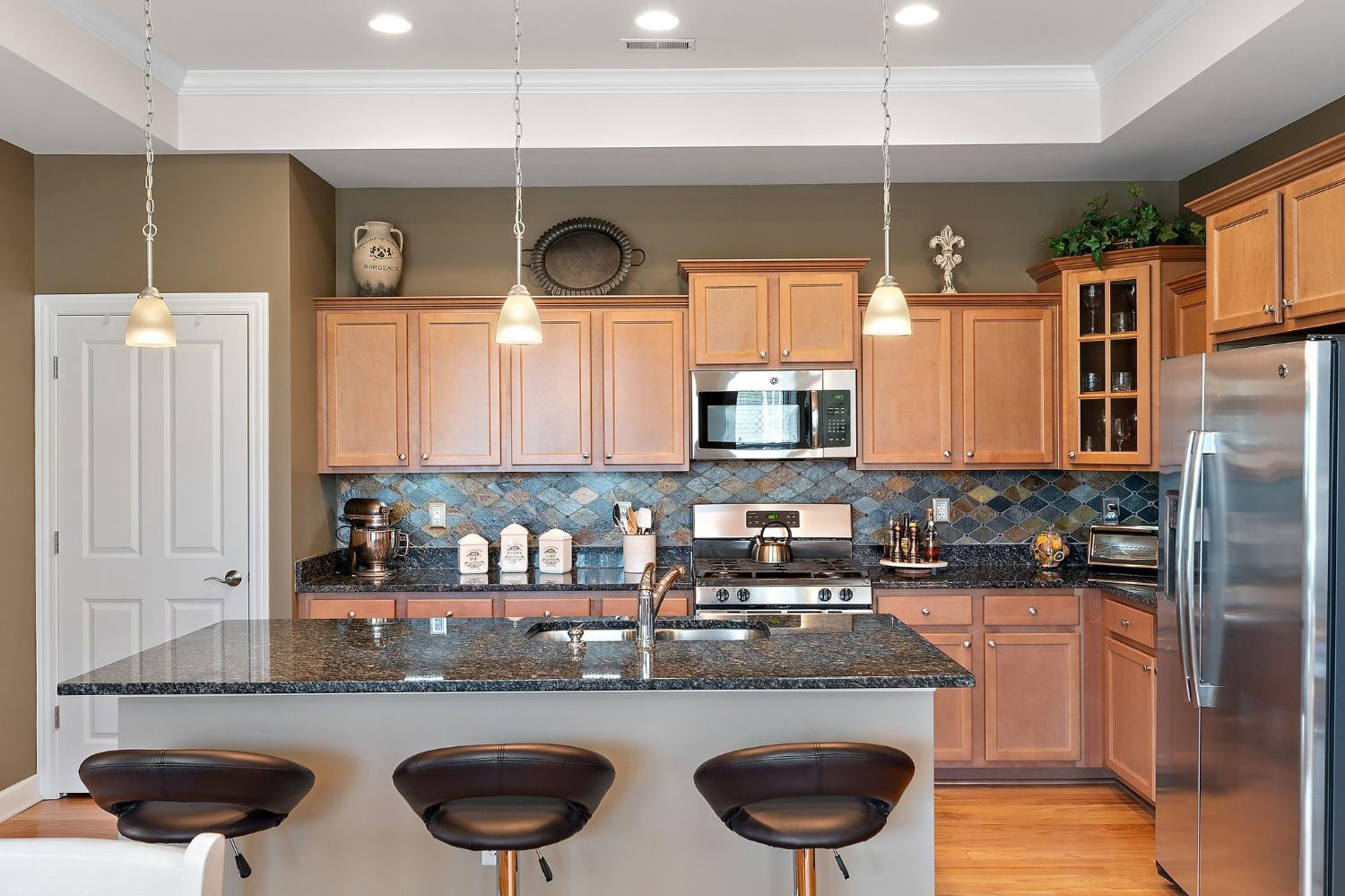 2806 Rustic Crooked Circle