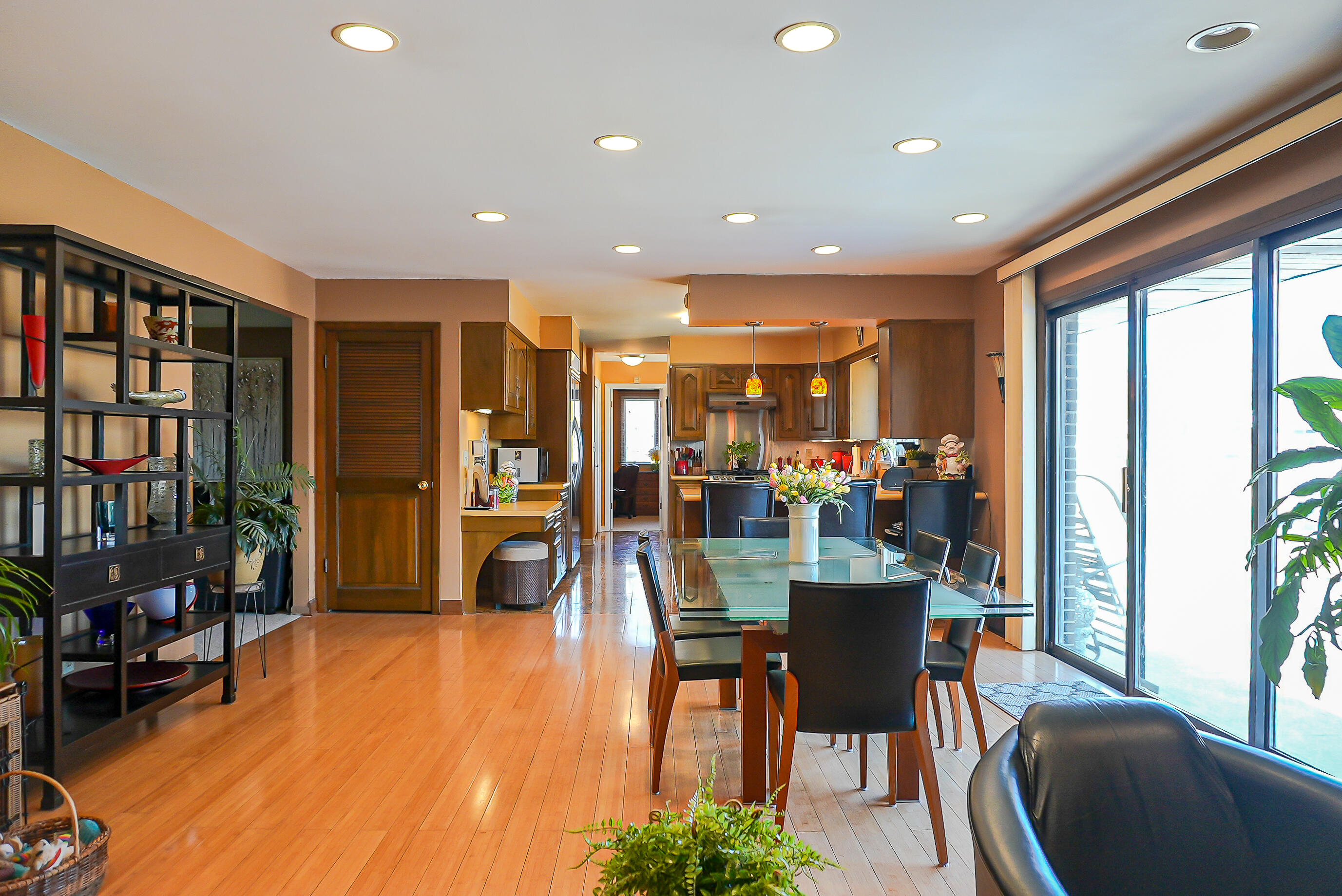 1530 W 4th Place