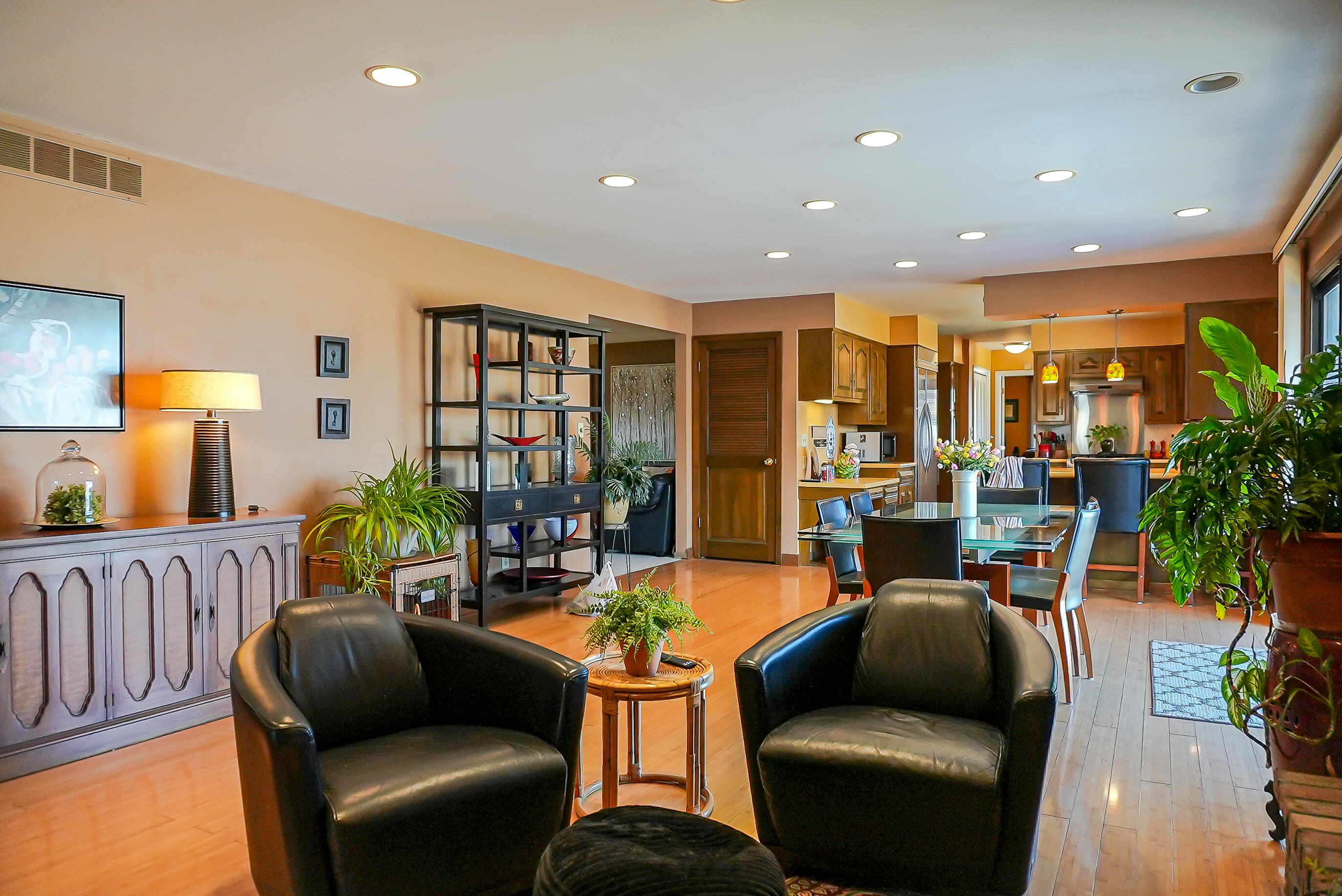 1530 W 4th Place