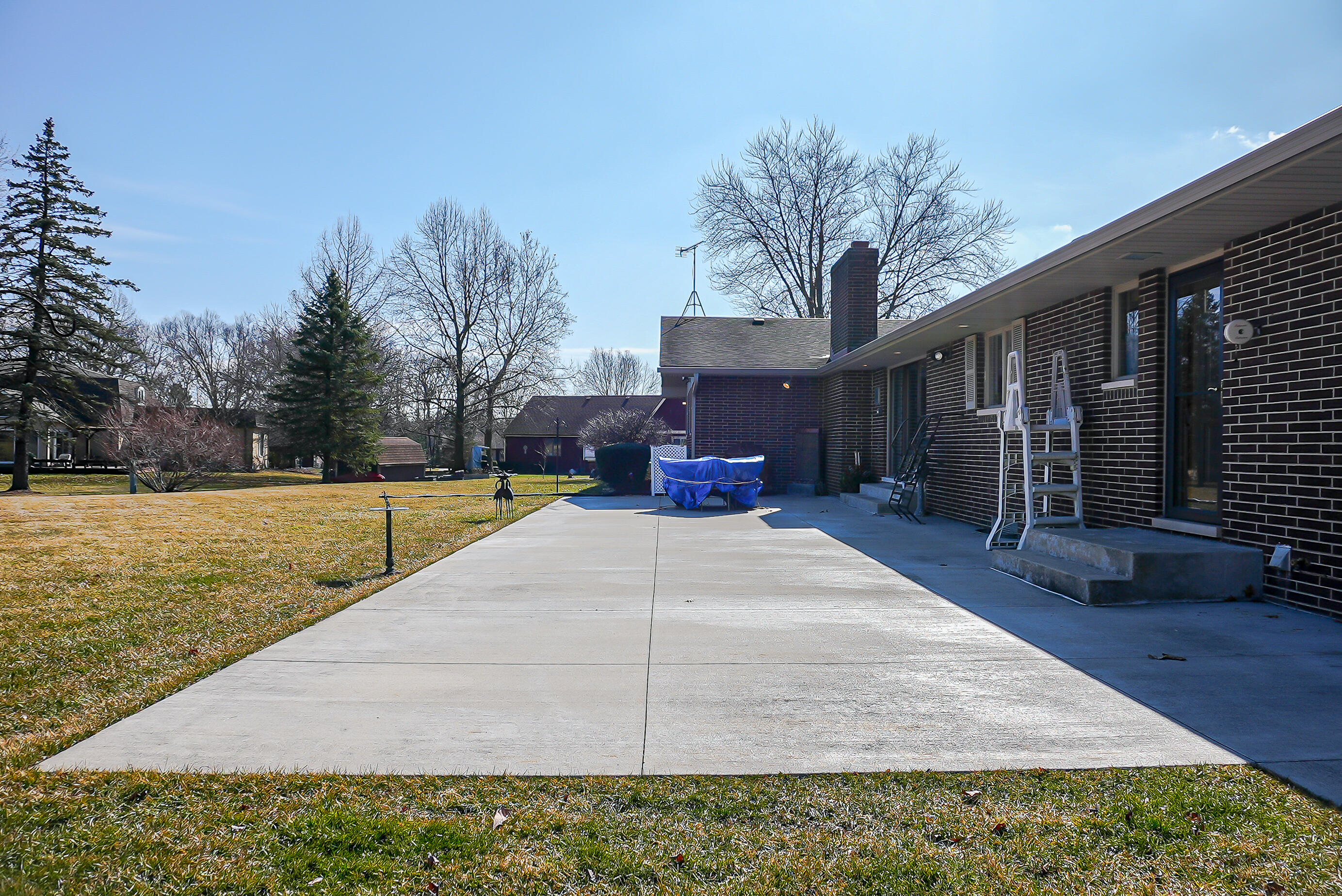 1530 W 4th Place