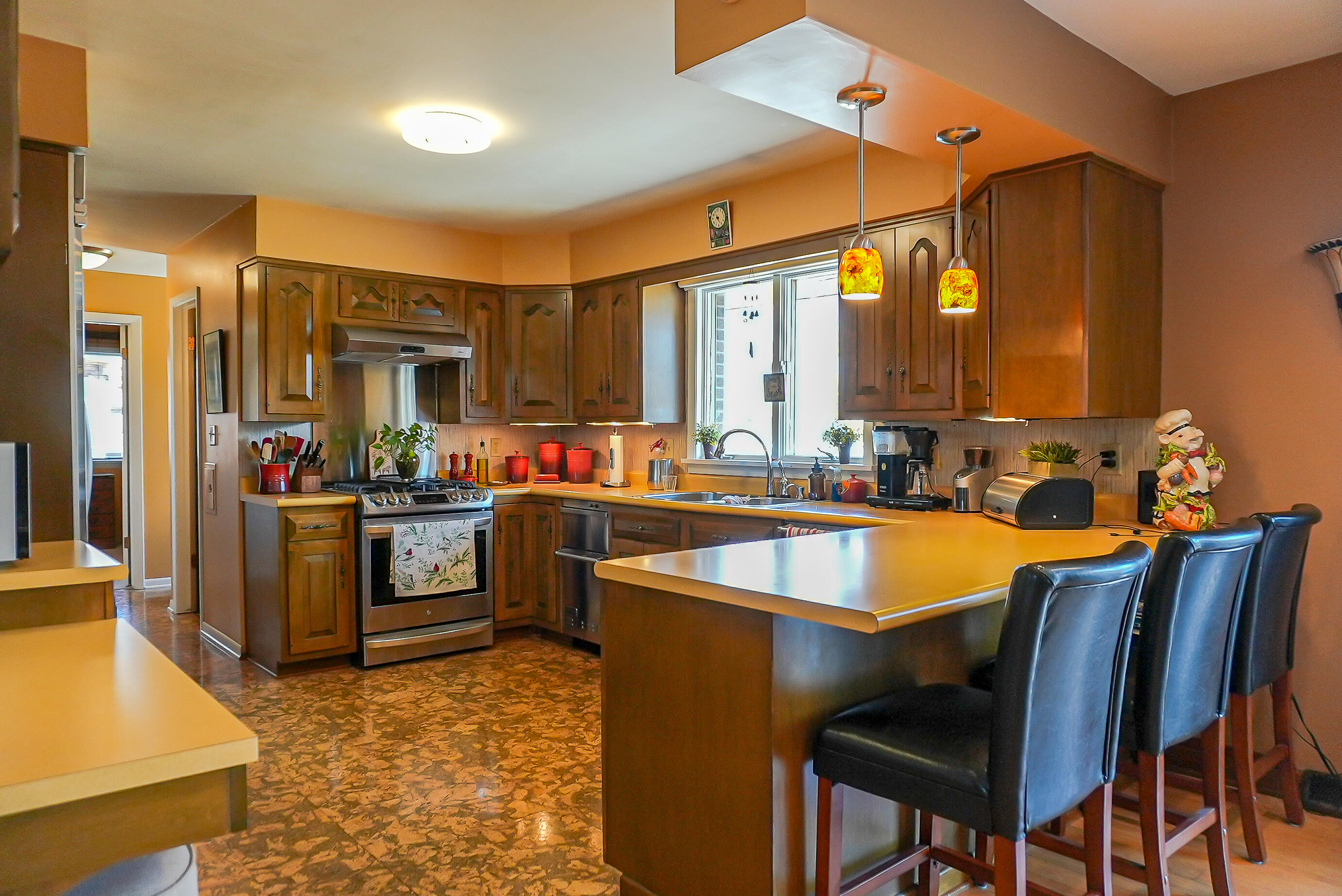 1530 W 4th Place