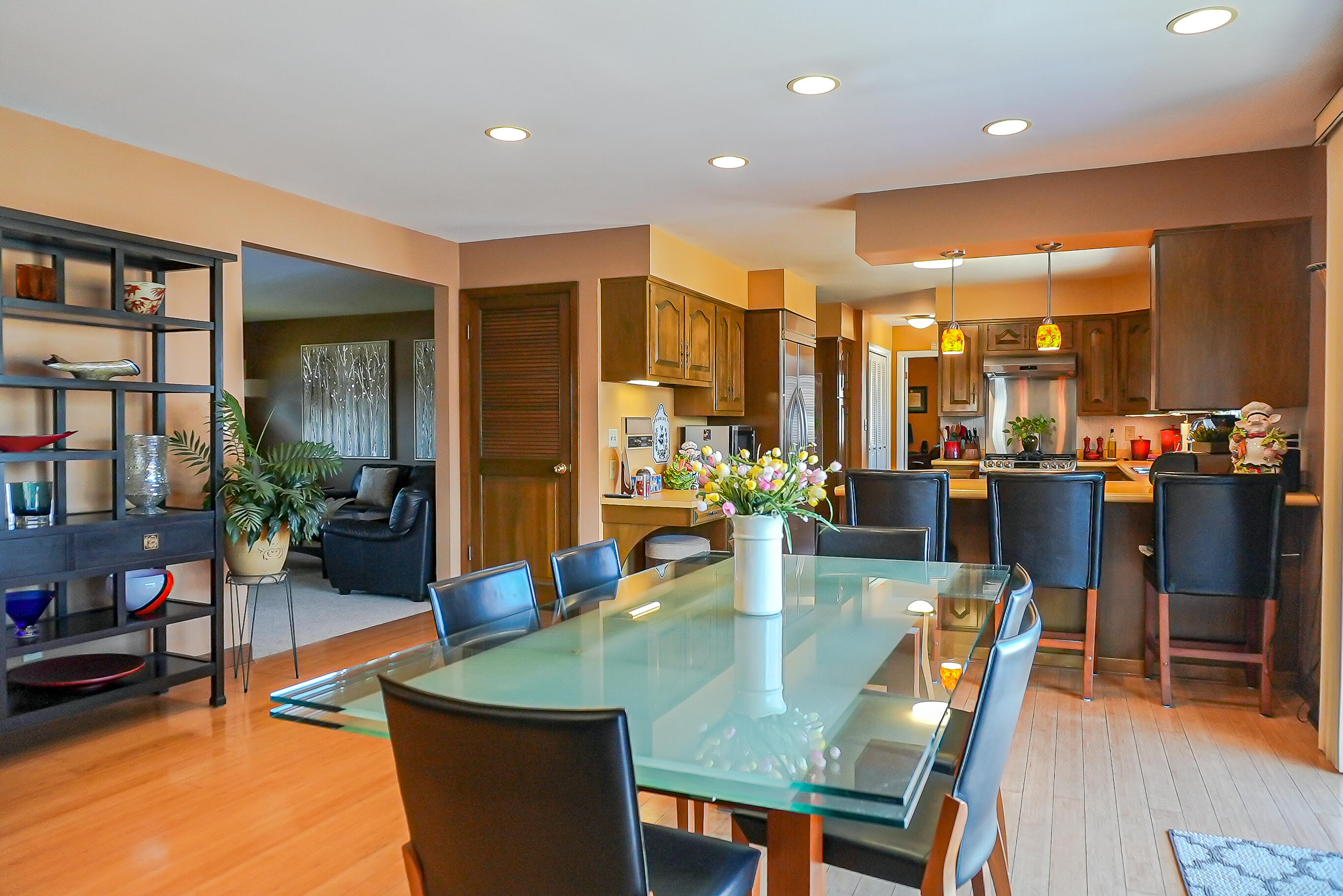 1530 W 4th Place