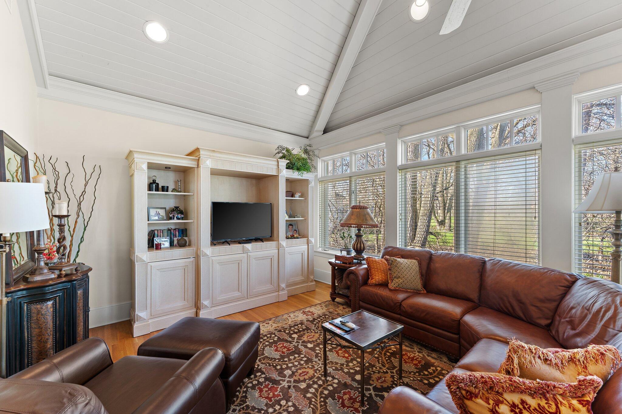 1129 Killarney Drive