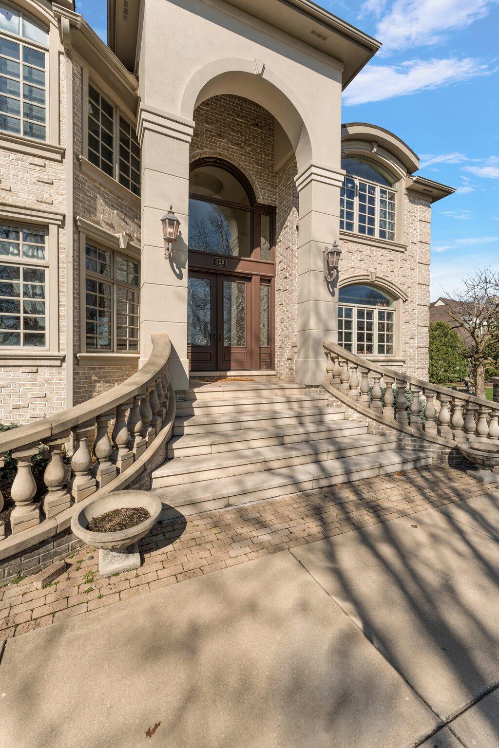 1129 Killarney Drive