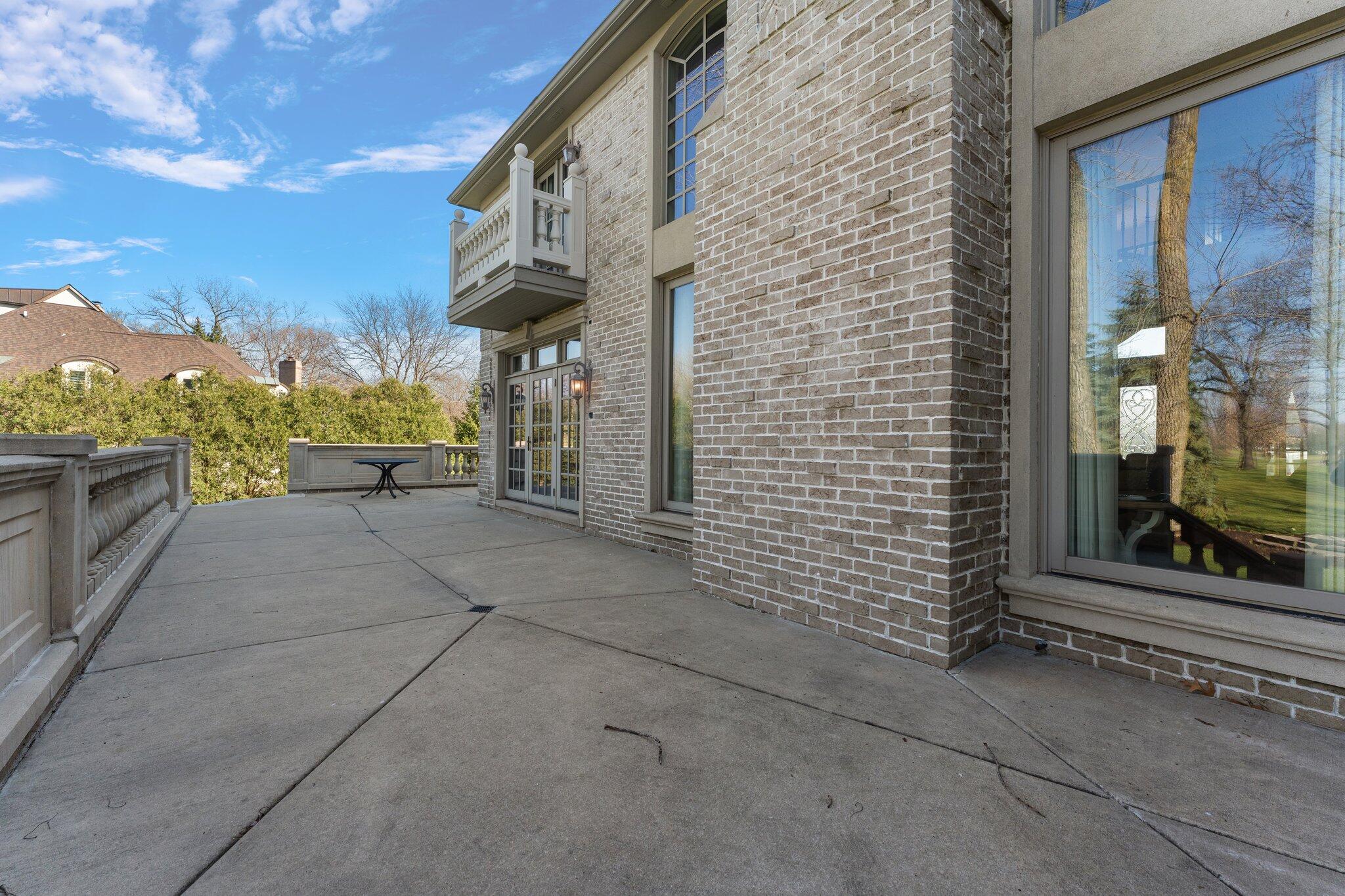 1129 Killarney Drive