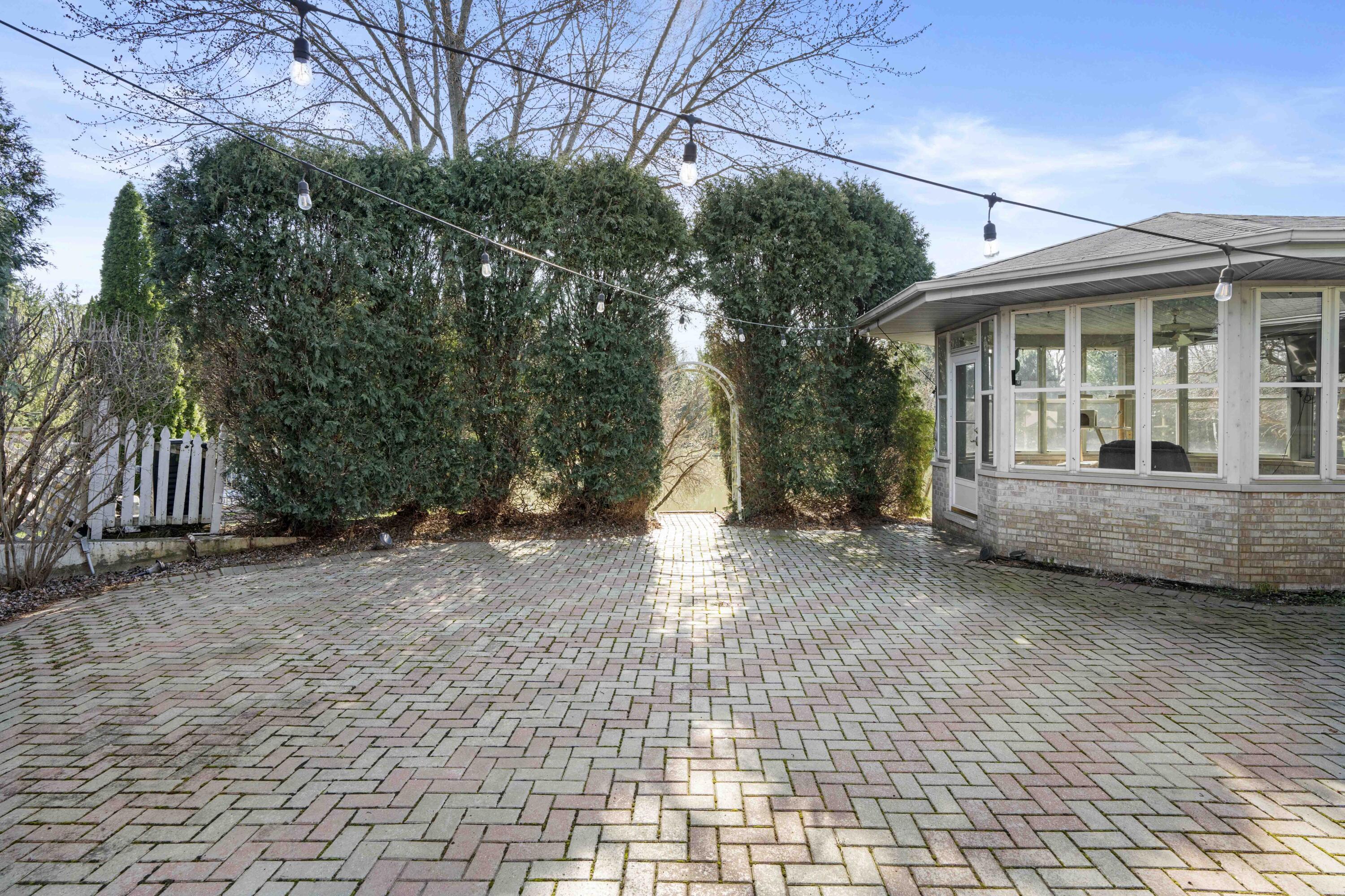 6185 E 107th Place