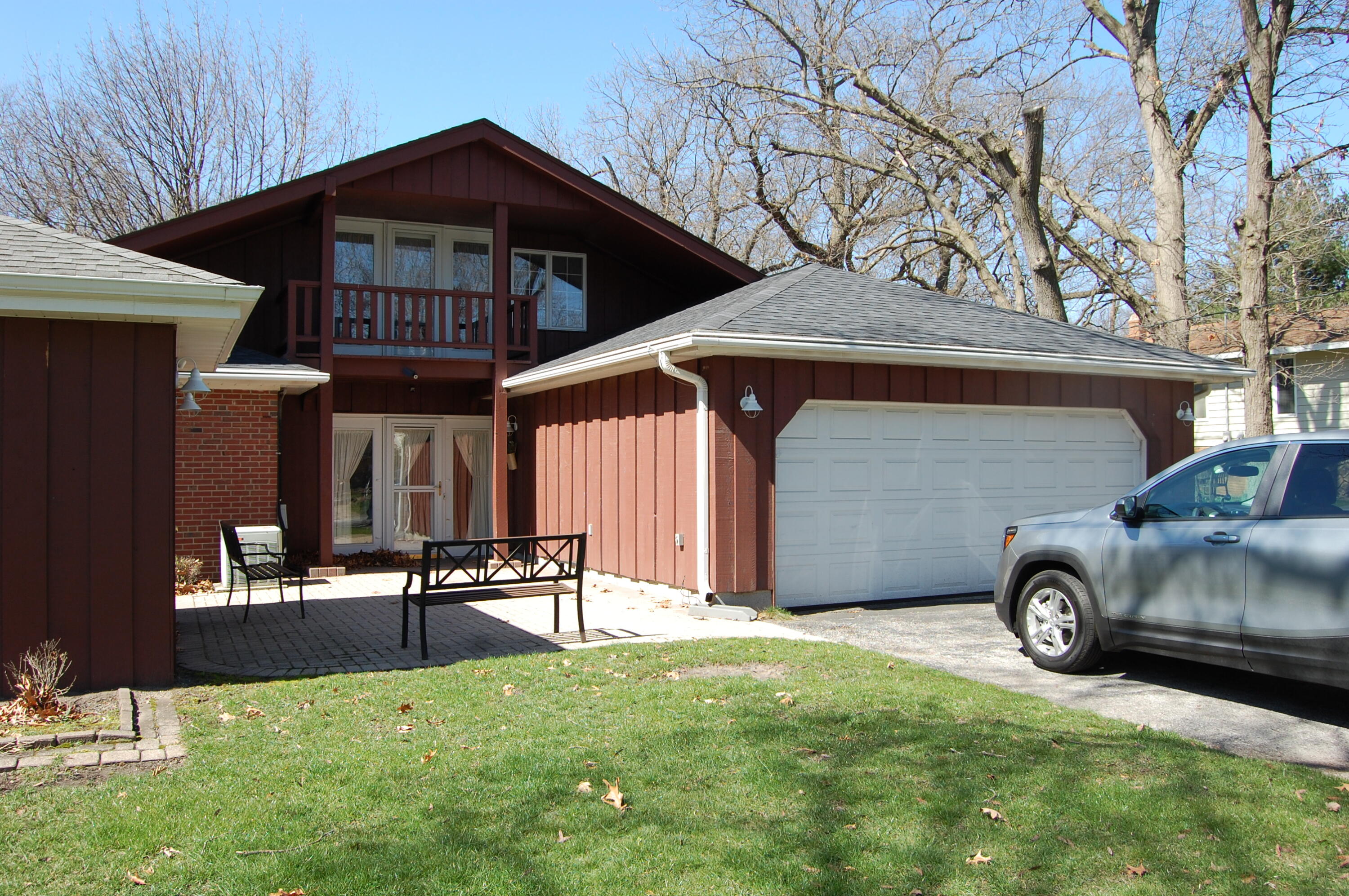8525 Elmwood Drive