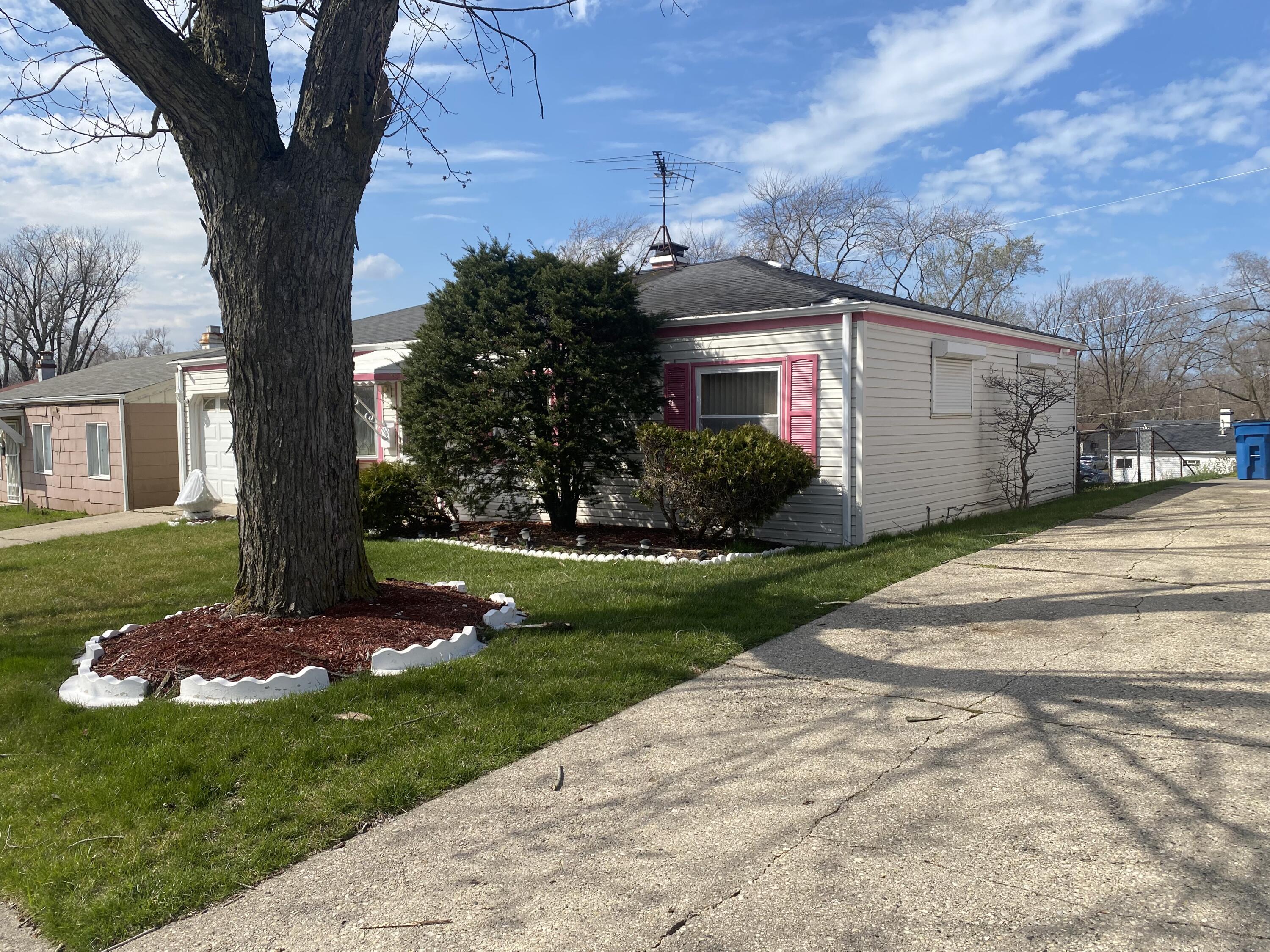 5430 E 13th Place