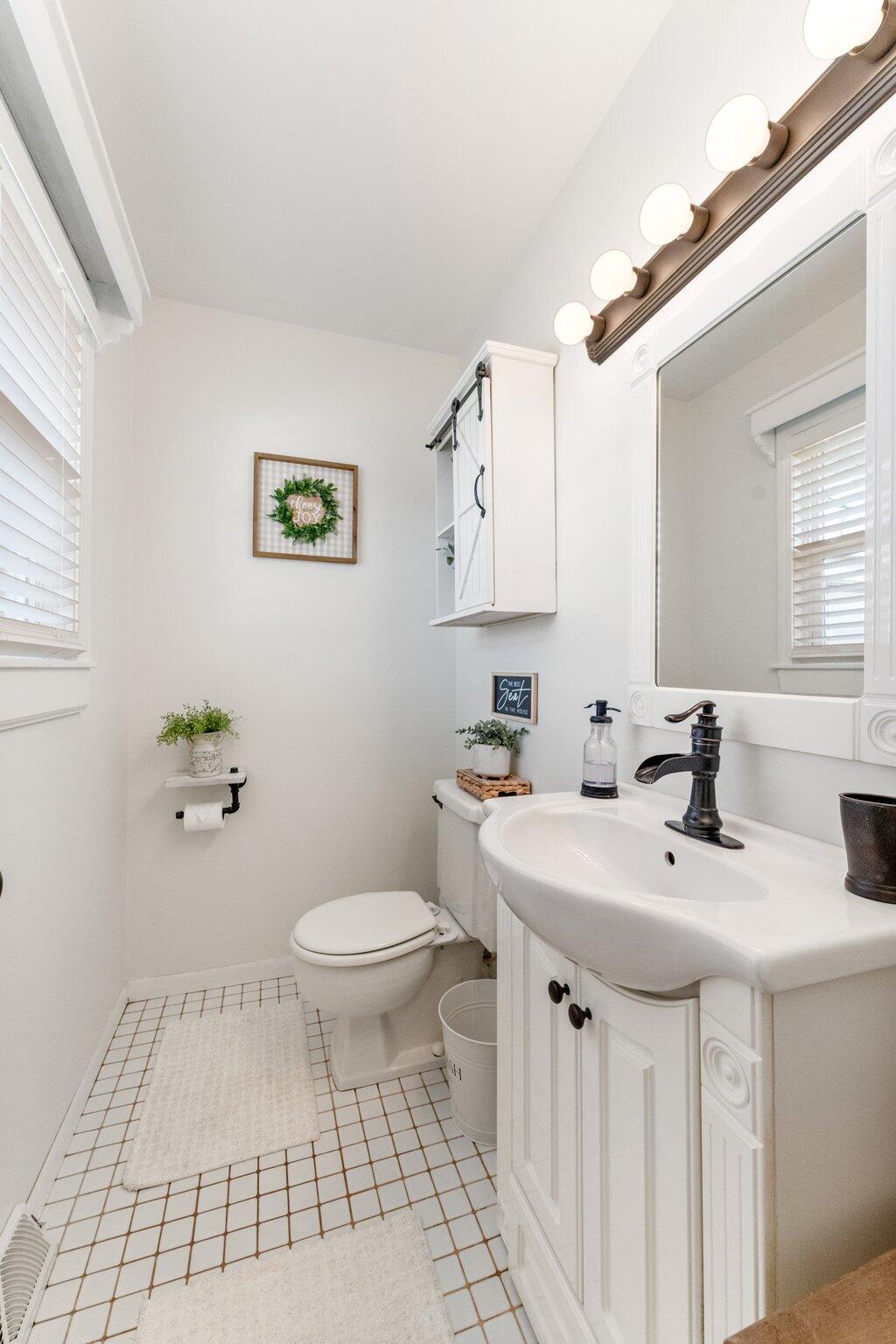 1130 N Dwiggins Street