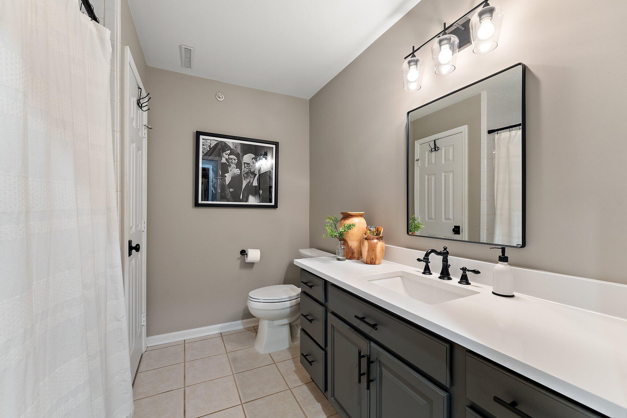 10404 White Oak Lane Unit: 2C