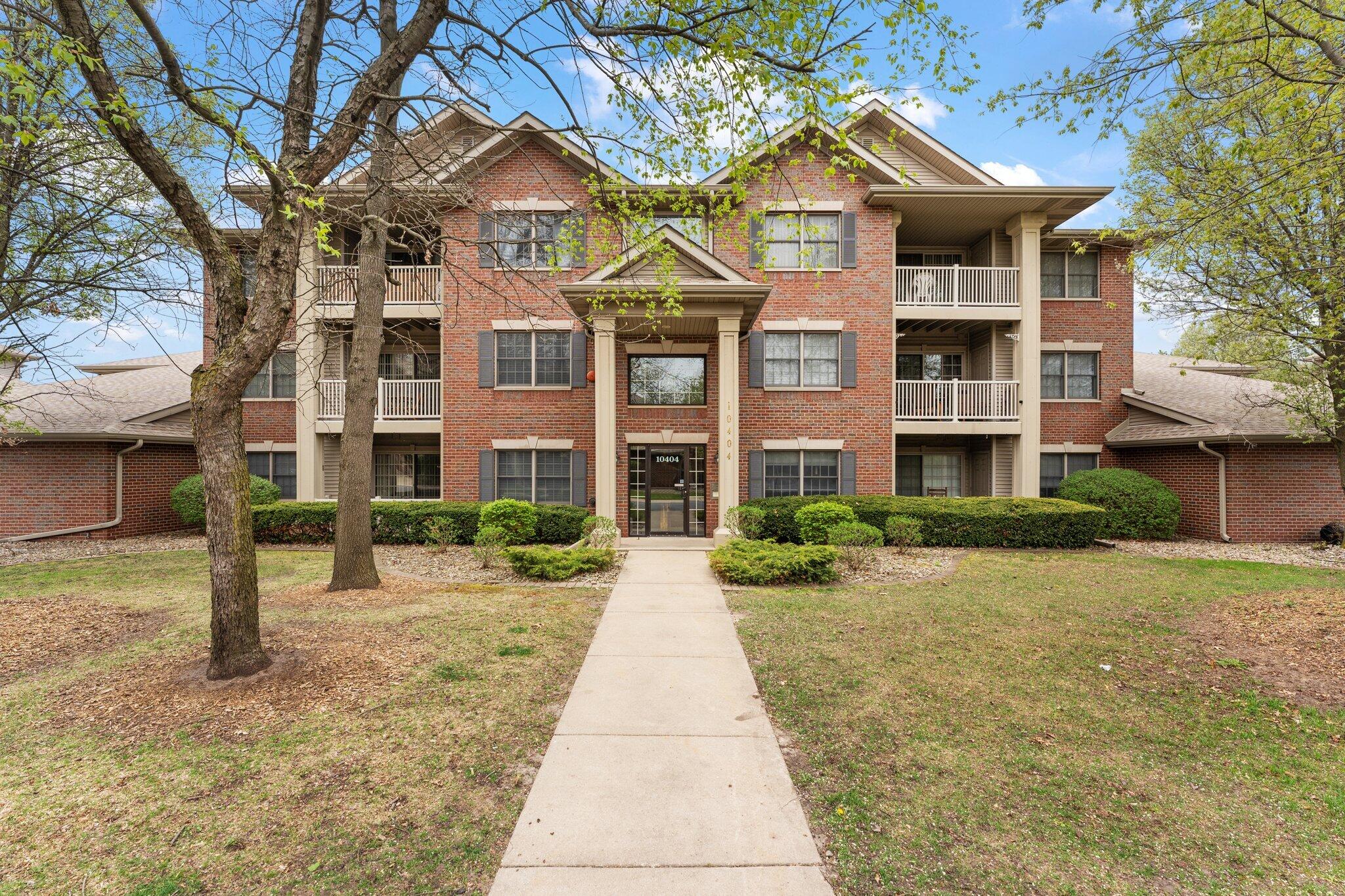 10404 White Oak Lane Unit: 2C