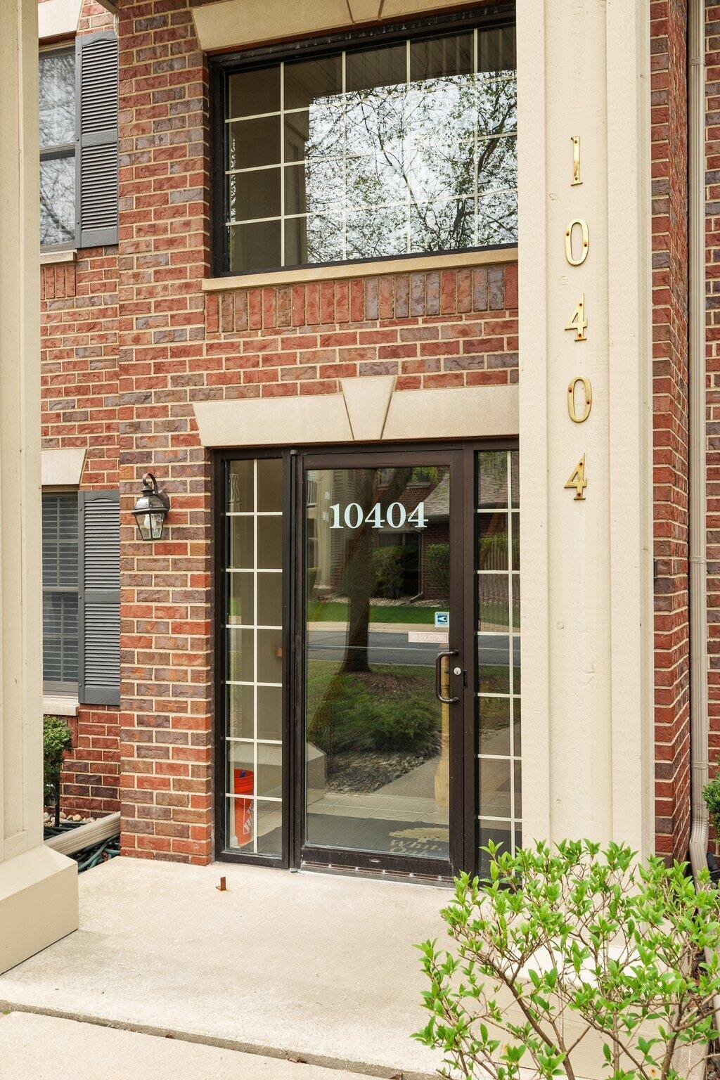 10404 White Oak Lane Unit: 2C