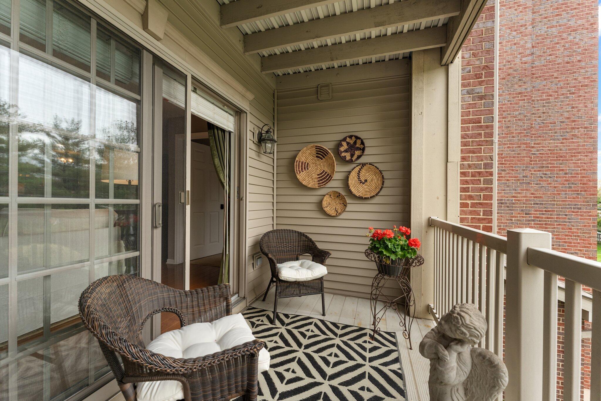 10404 White Oak Lane Unit: 2C