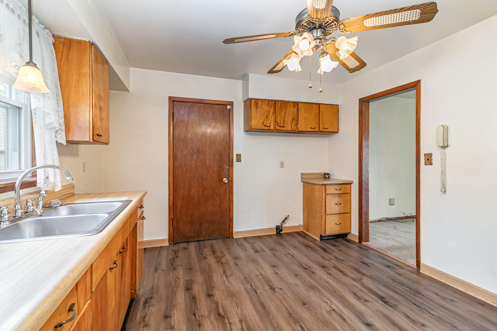 1200 W 38th Place