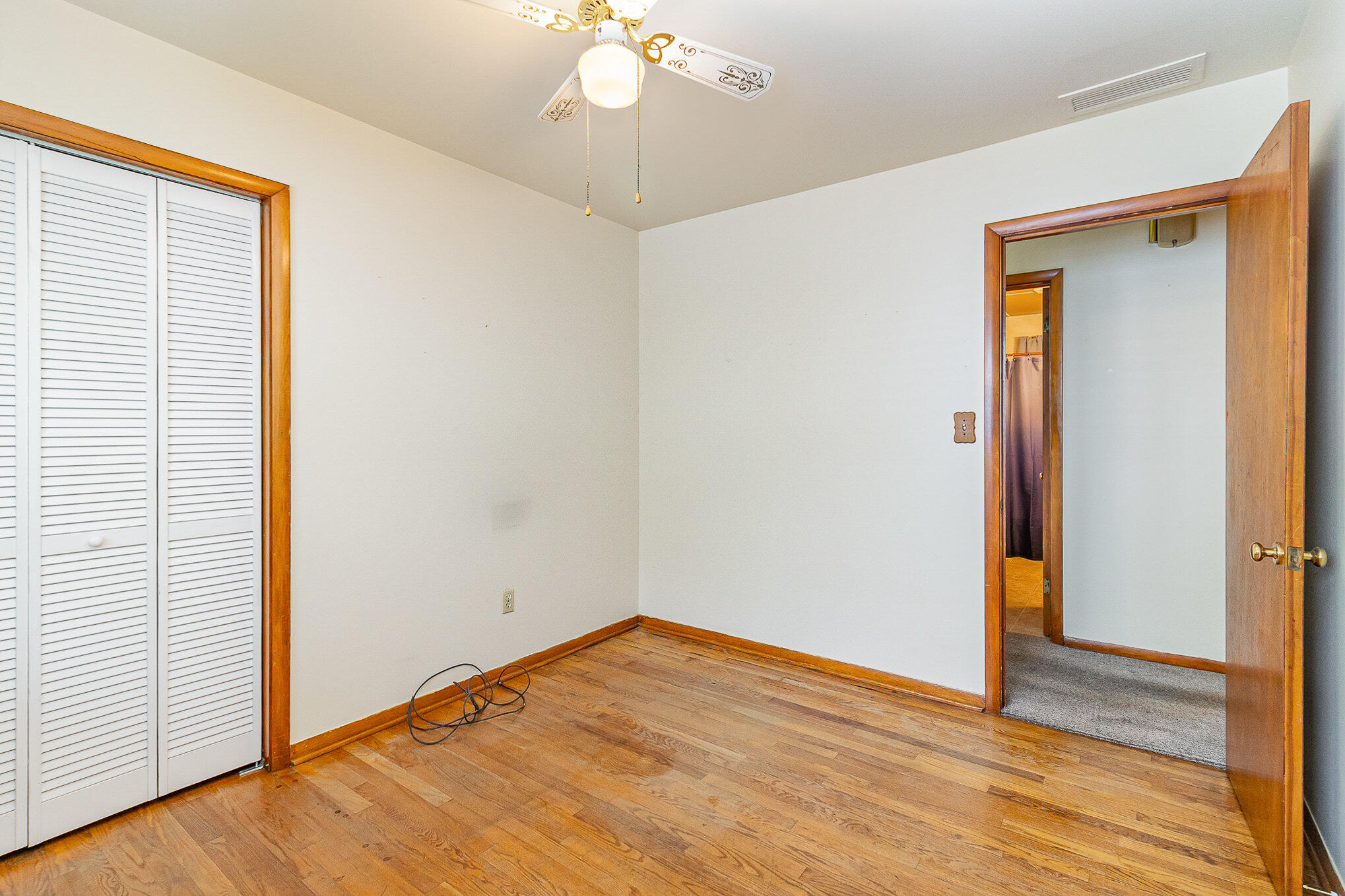 1200 W 38th Place