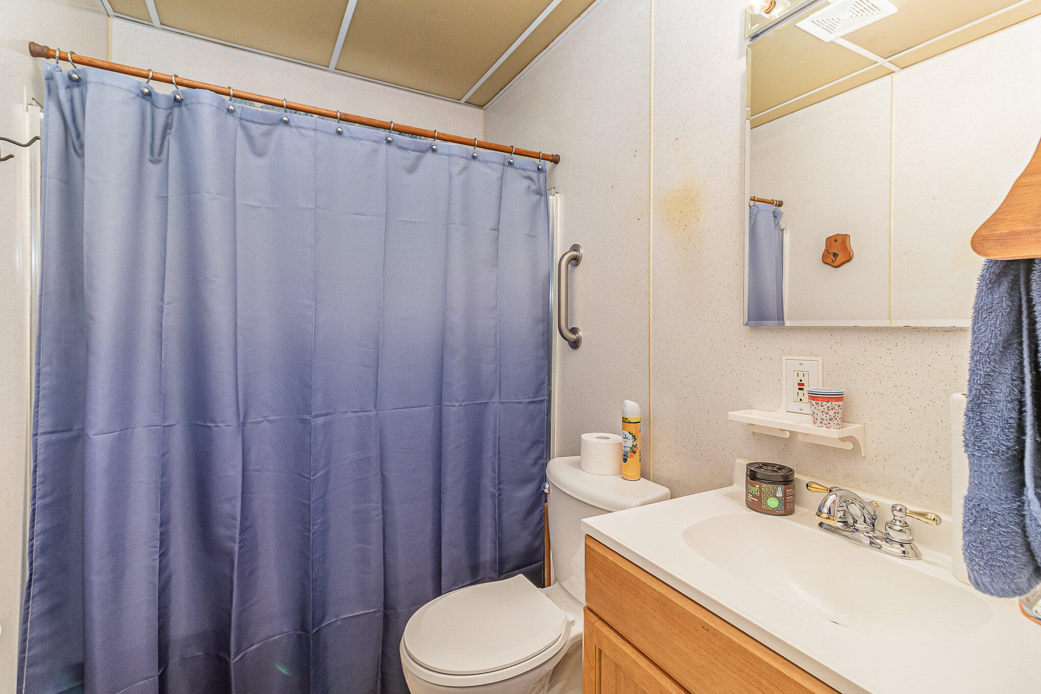 1200 W 38th Place