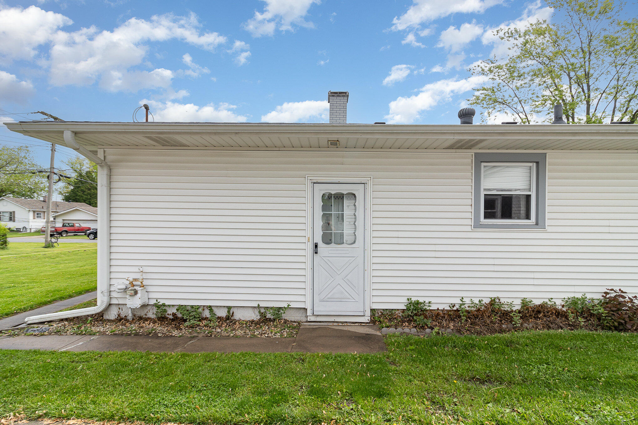 1200 W 38th Place