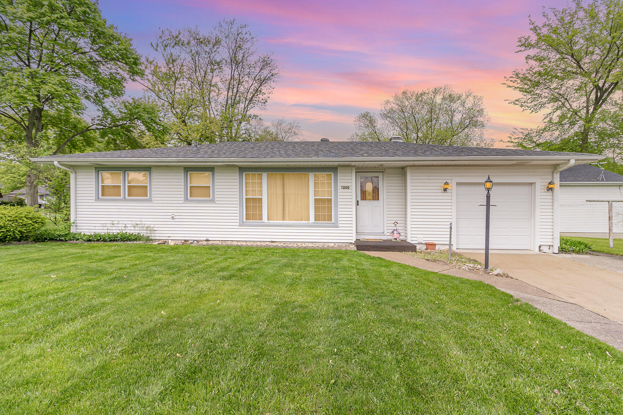 1200 W 38th Place