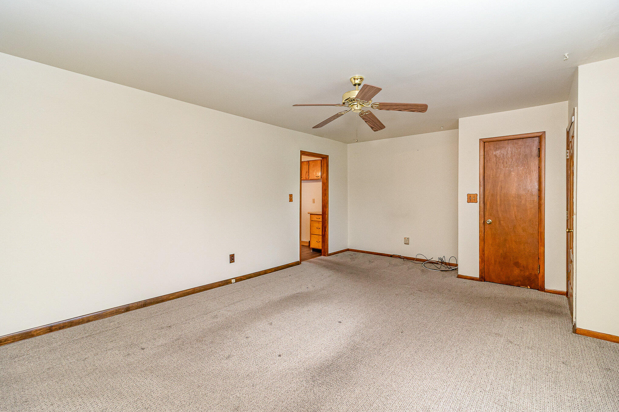 1200 W 38th Place