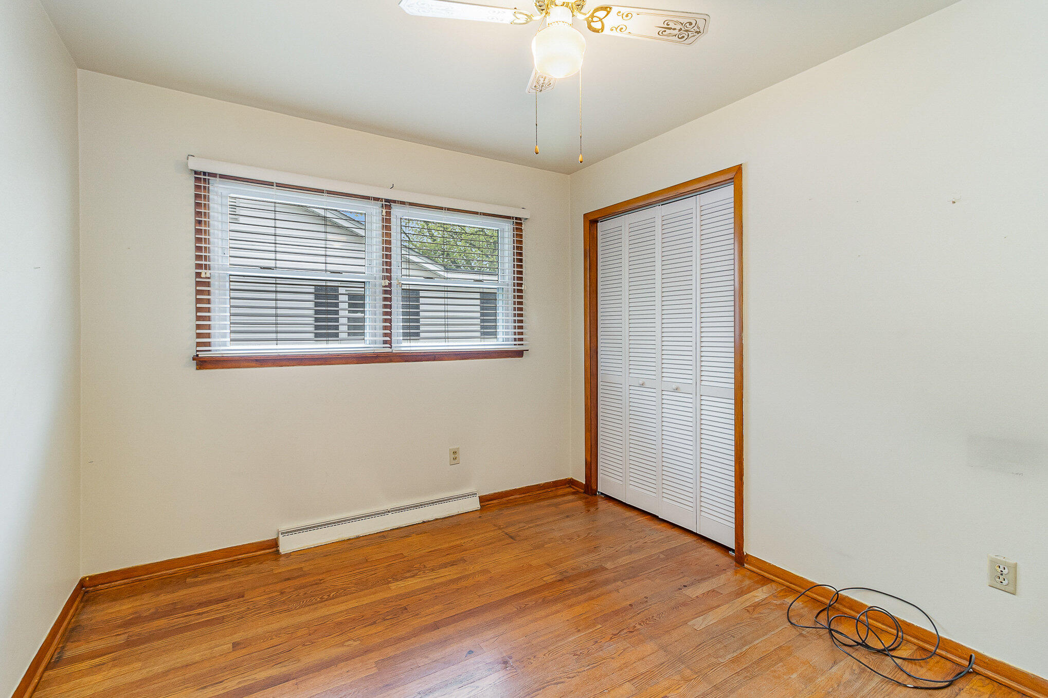 1200 W 38th Place