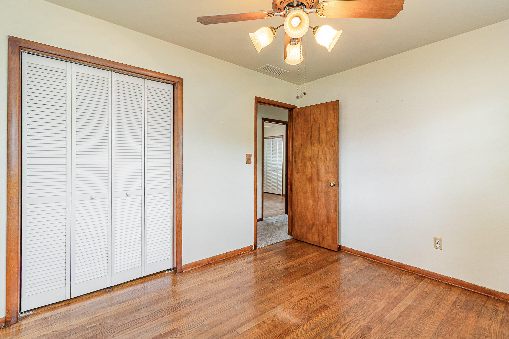 1200 W 38th Place