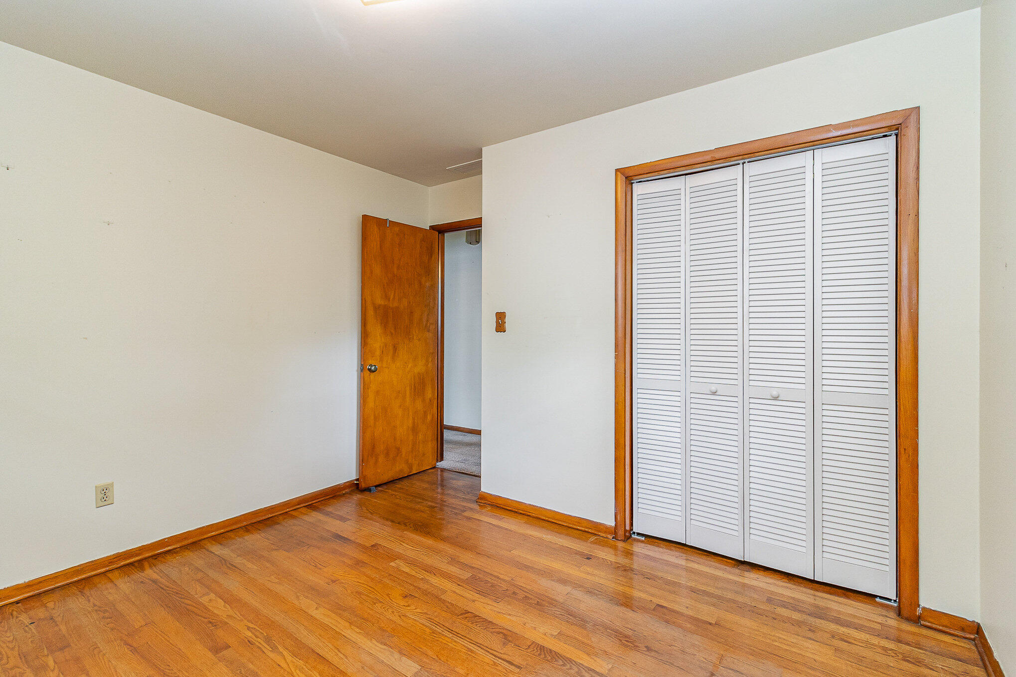 1200 W 38th Place