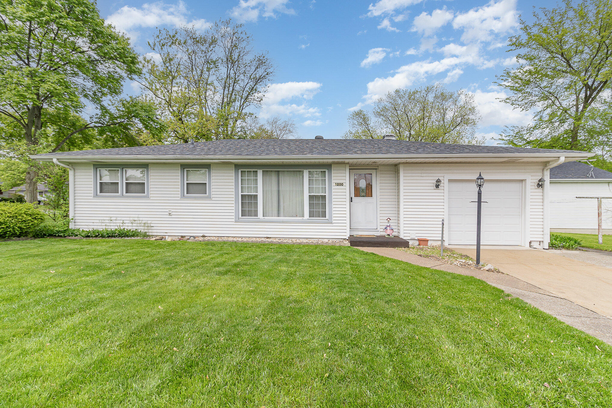 1200 W 38th Place