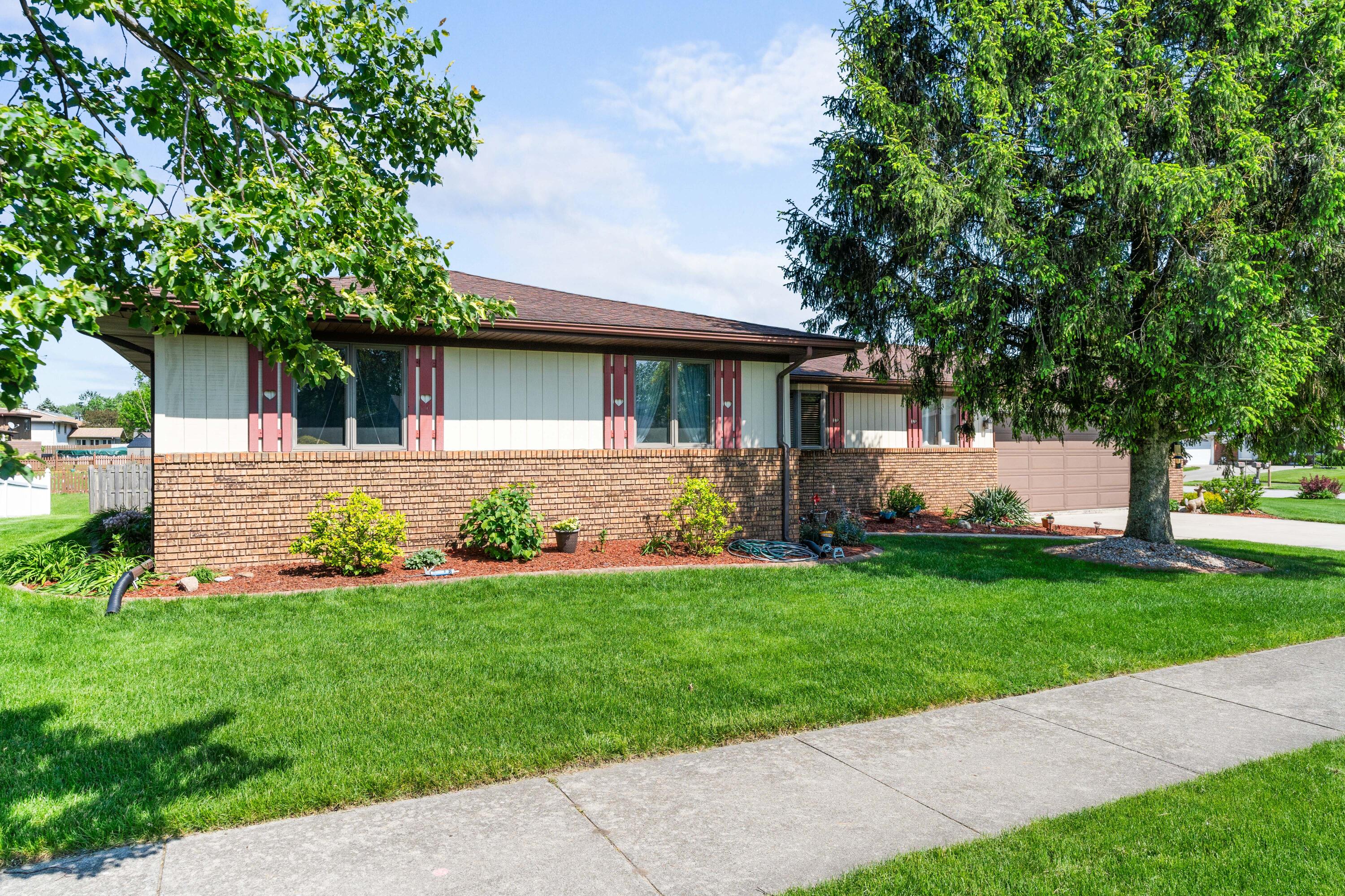 2533 Victoria Road