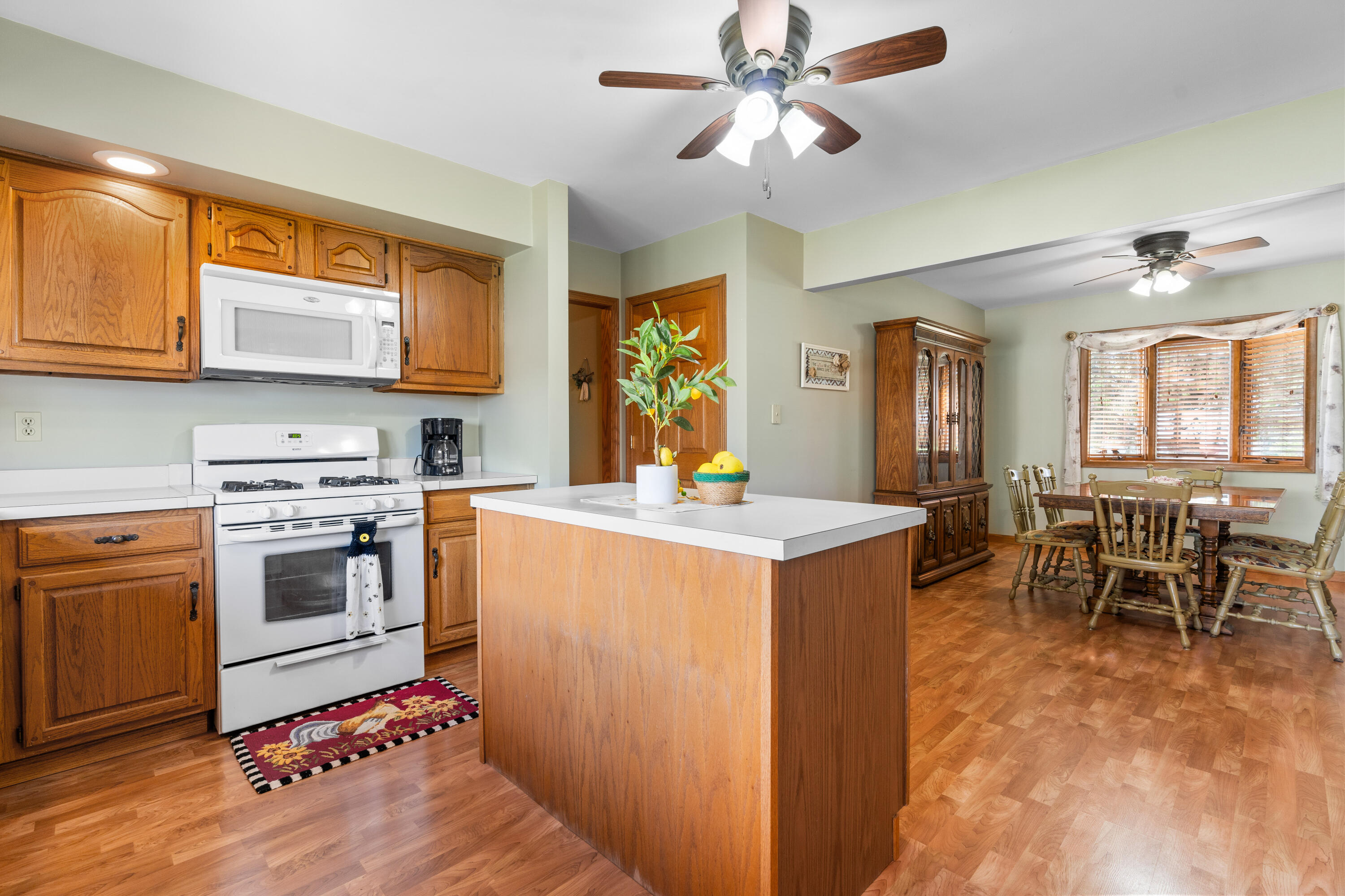 2533 Victoria Road