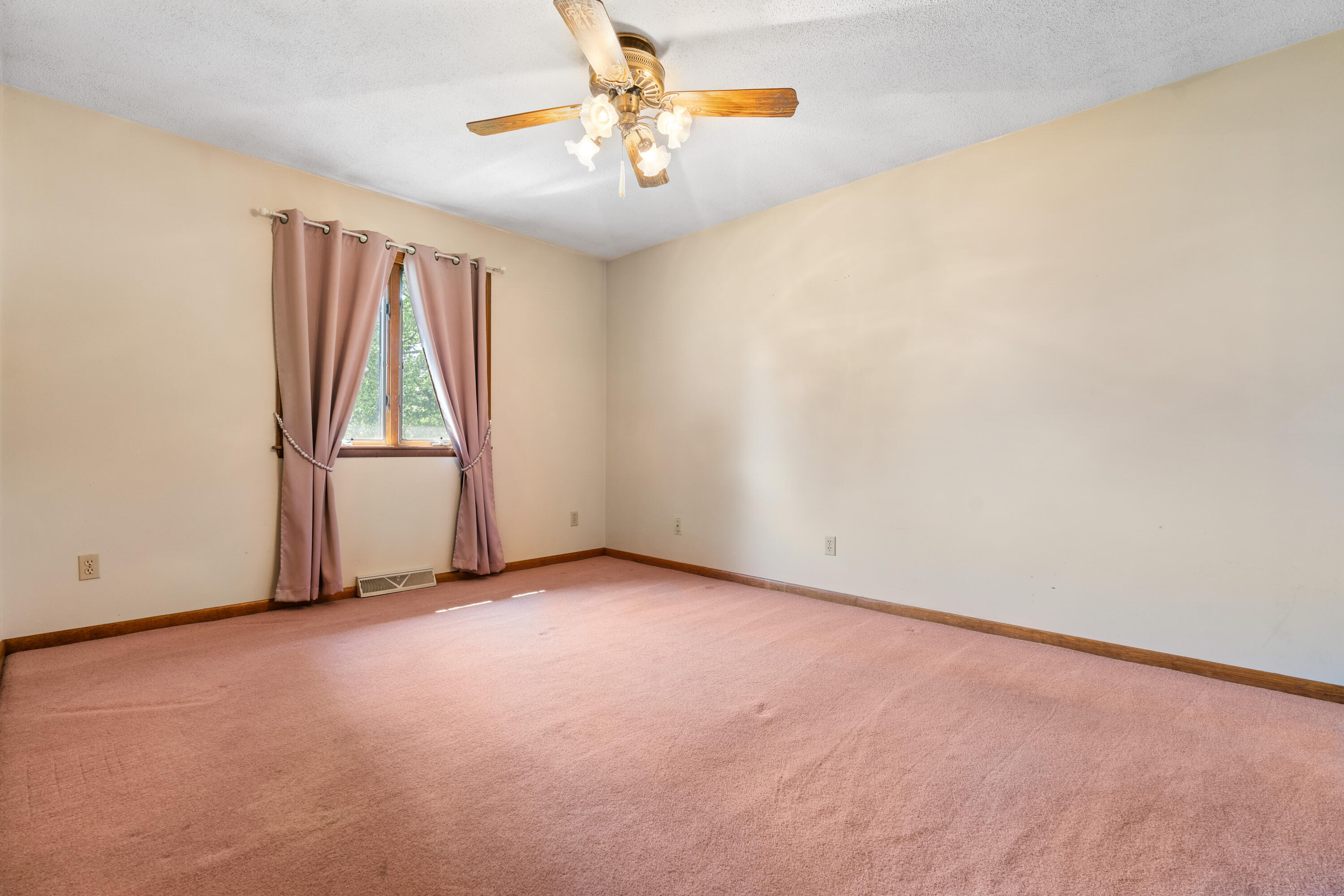 2533 Victoria Road