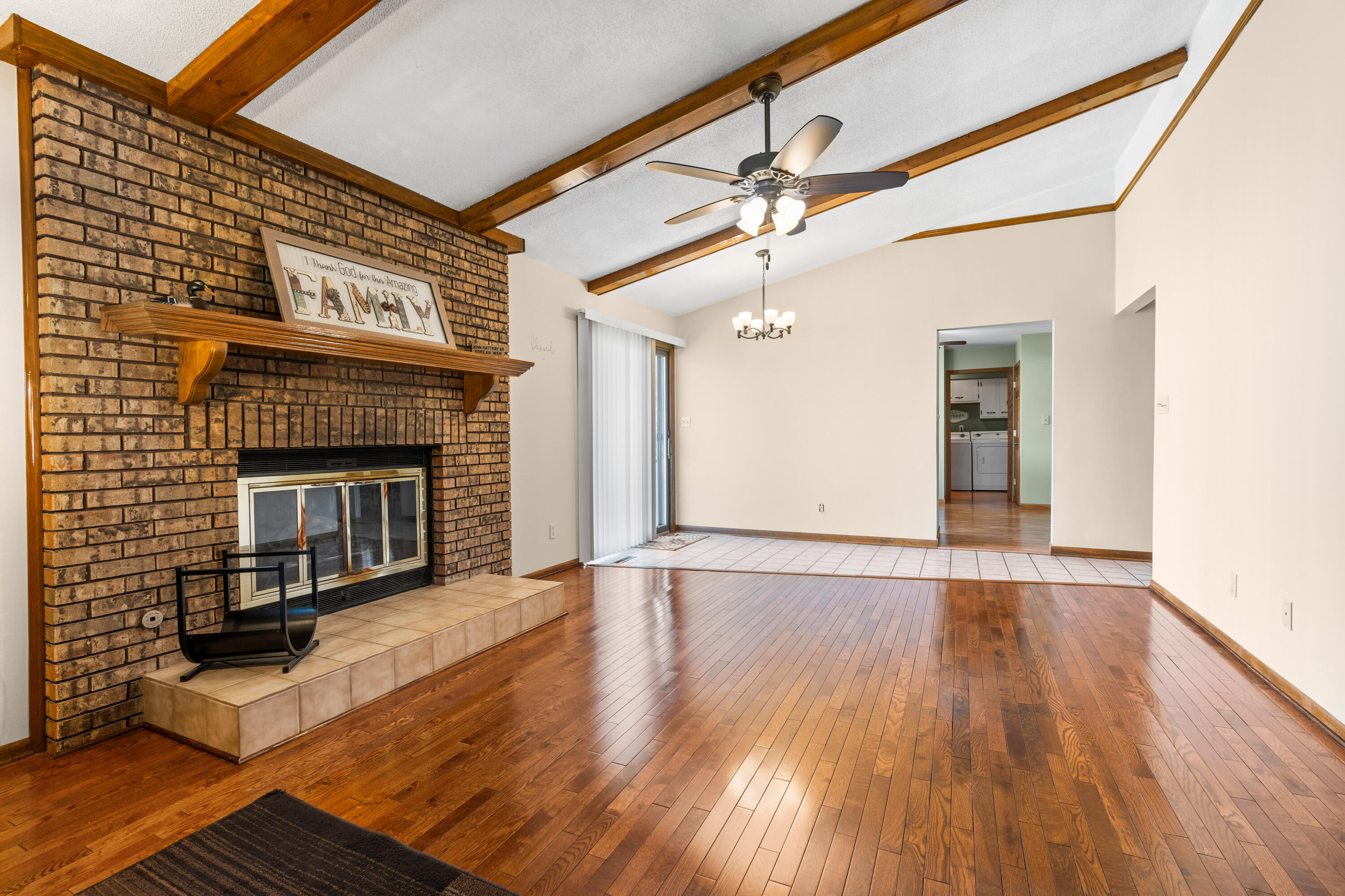 2533 Victoria Road