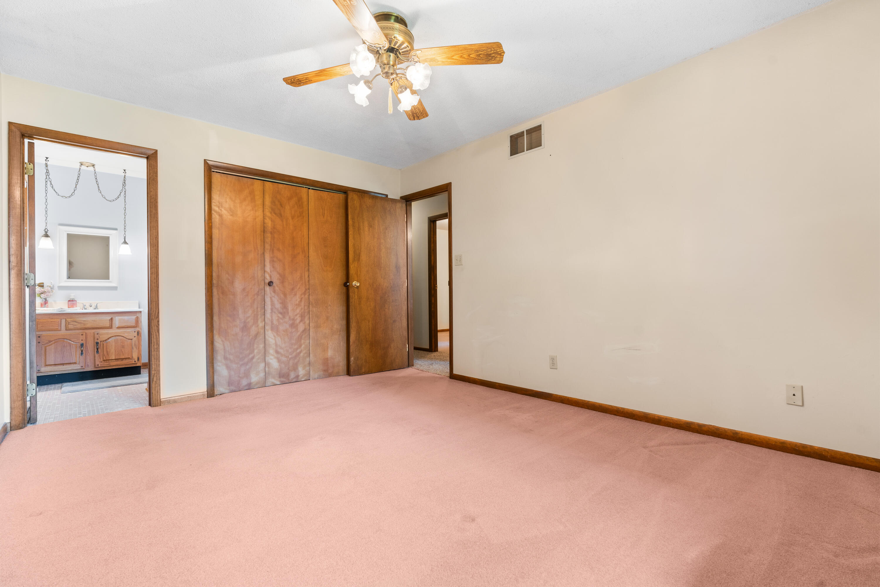 2533 Victoria Road