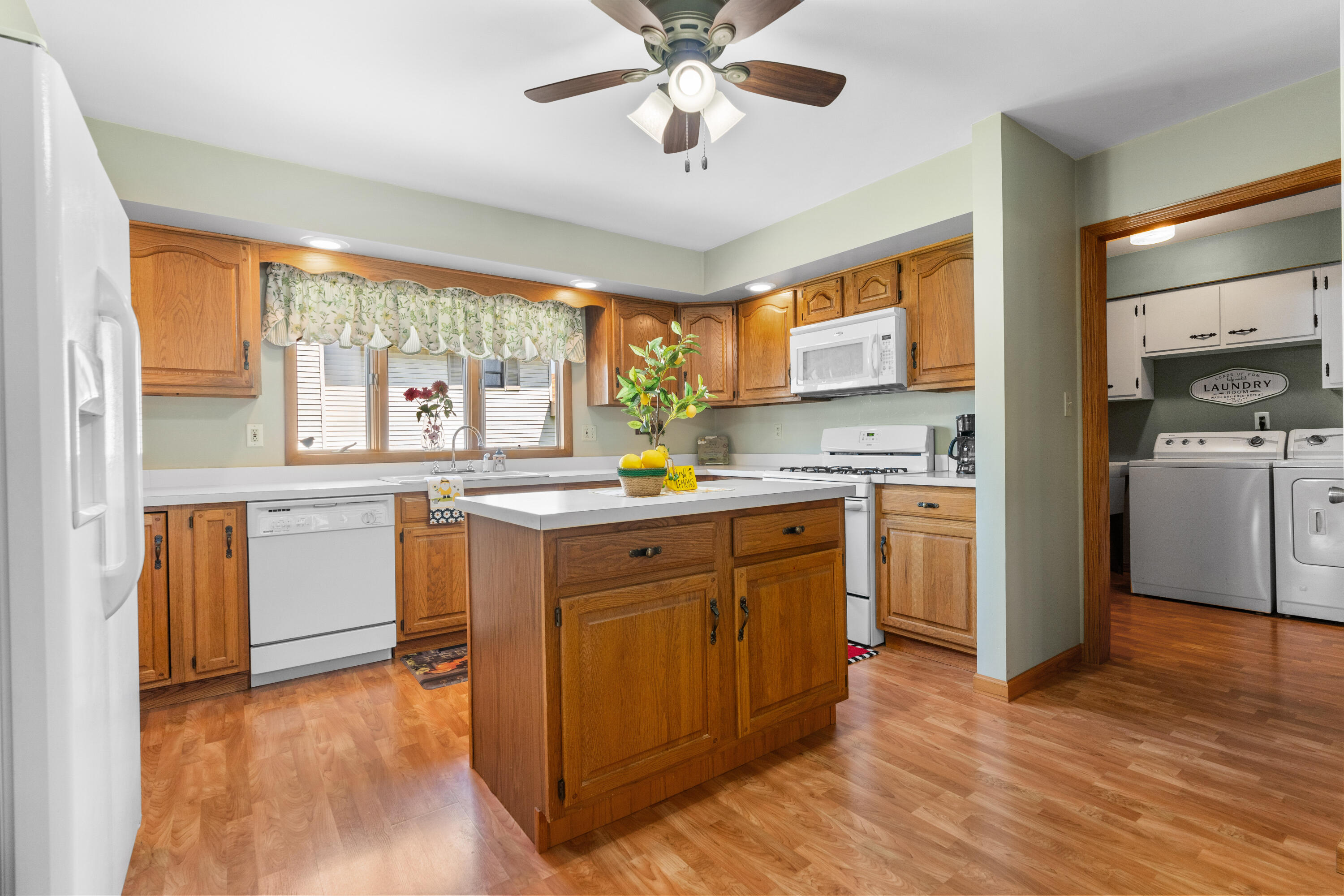 2533 Victoria Road