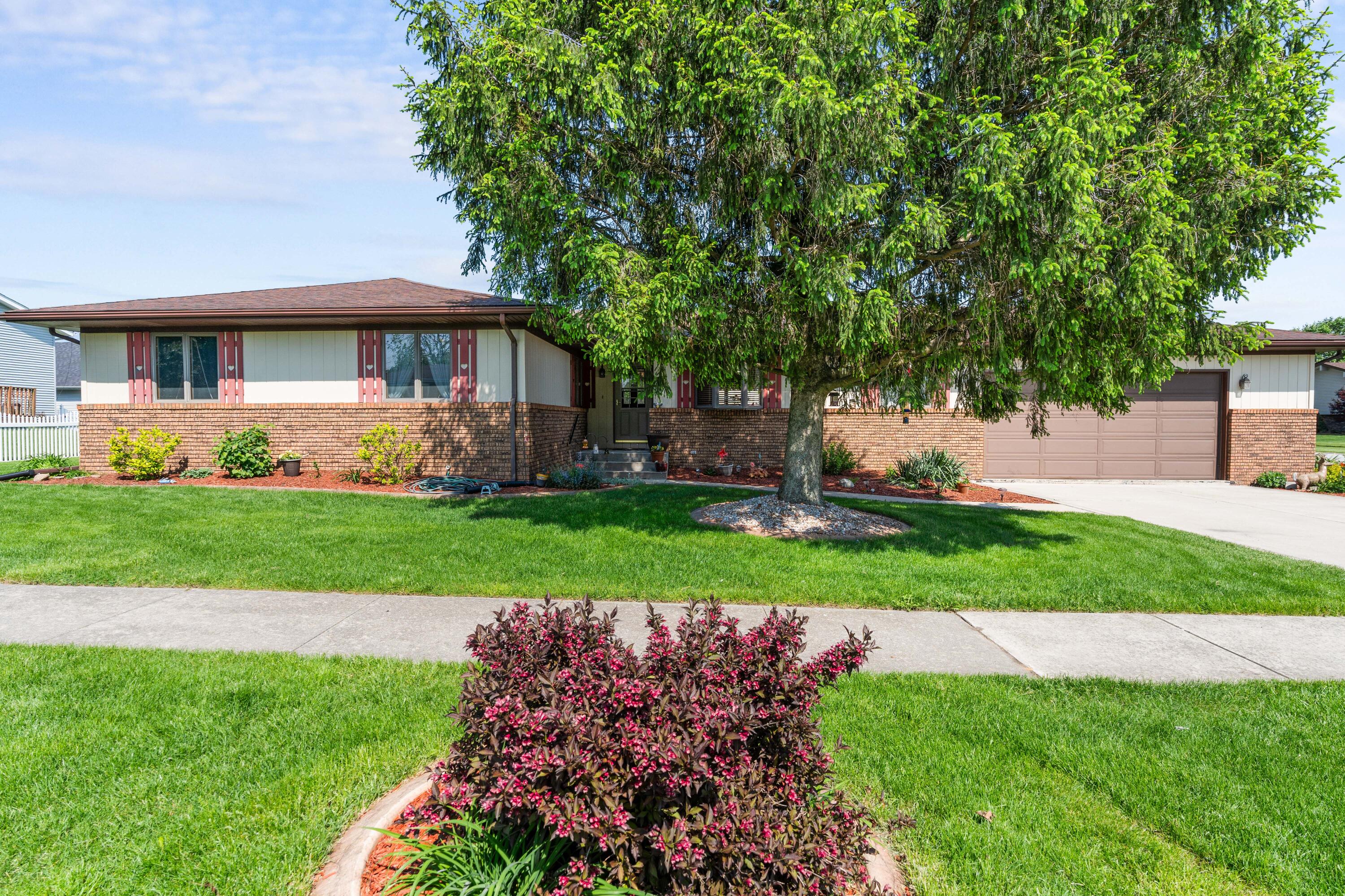 2533 Victoria Road
