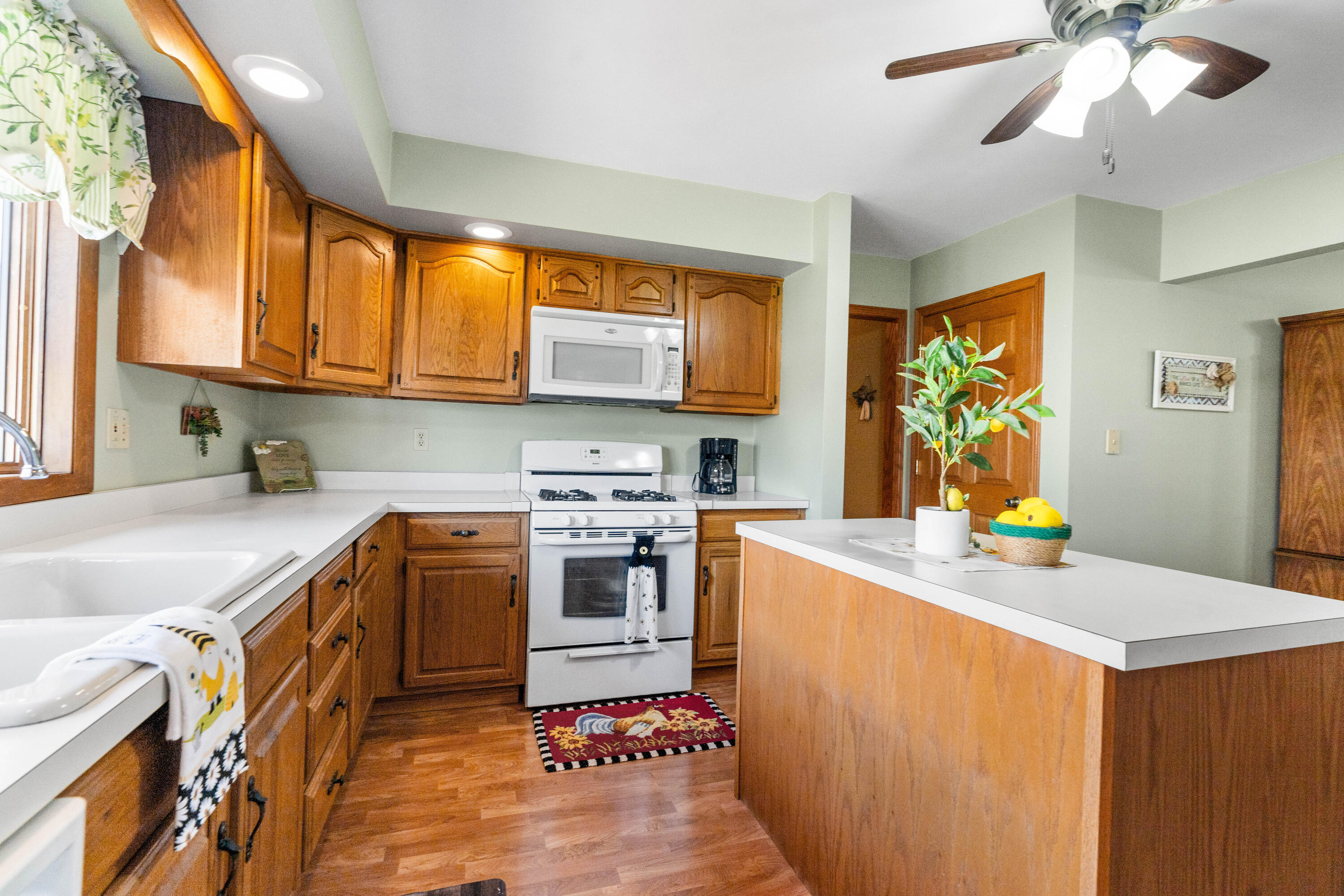 2533 Victoria Road