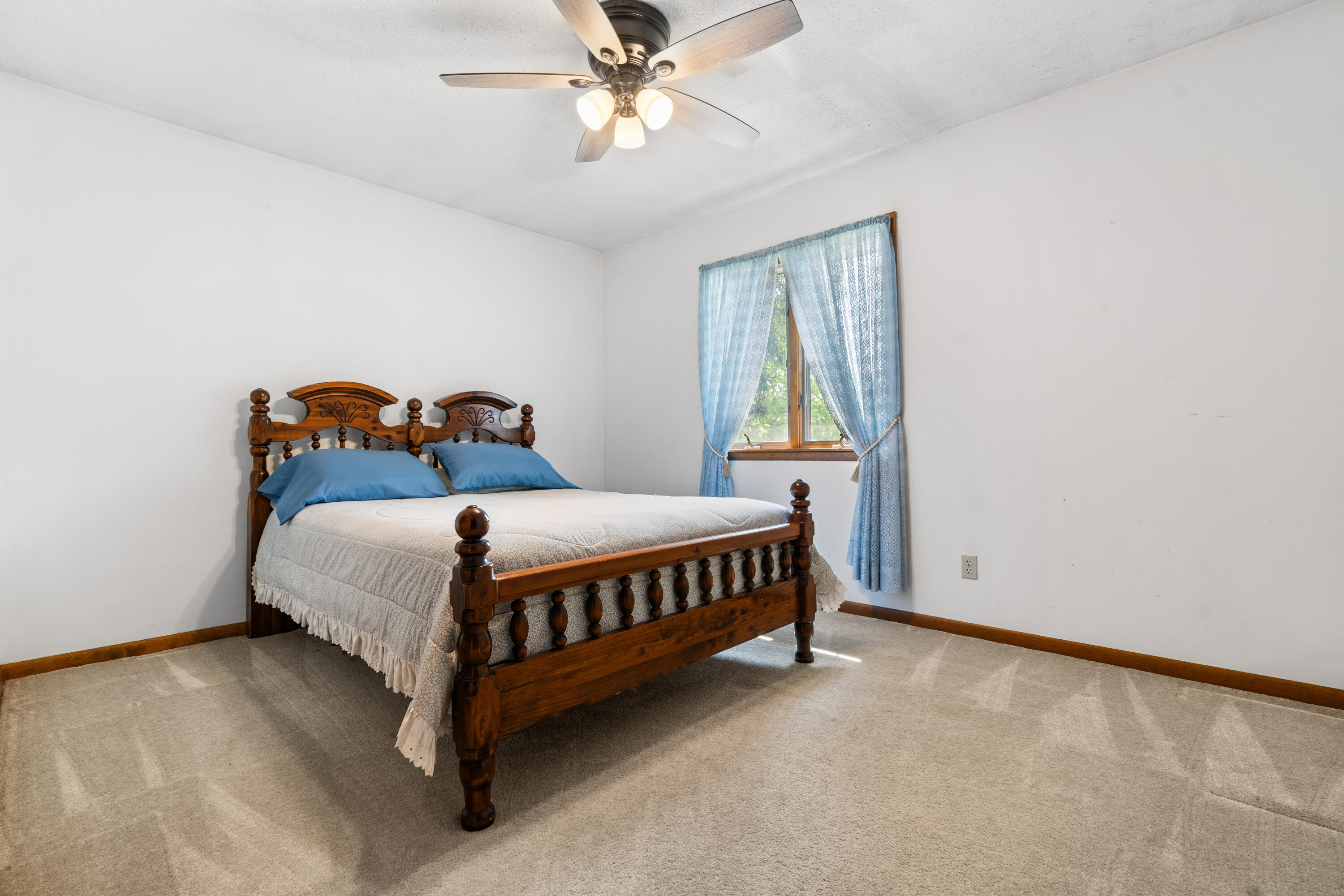 2533 Victoria Road