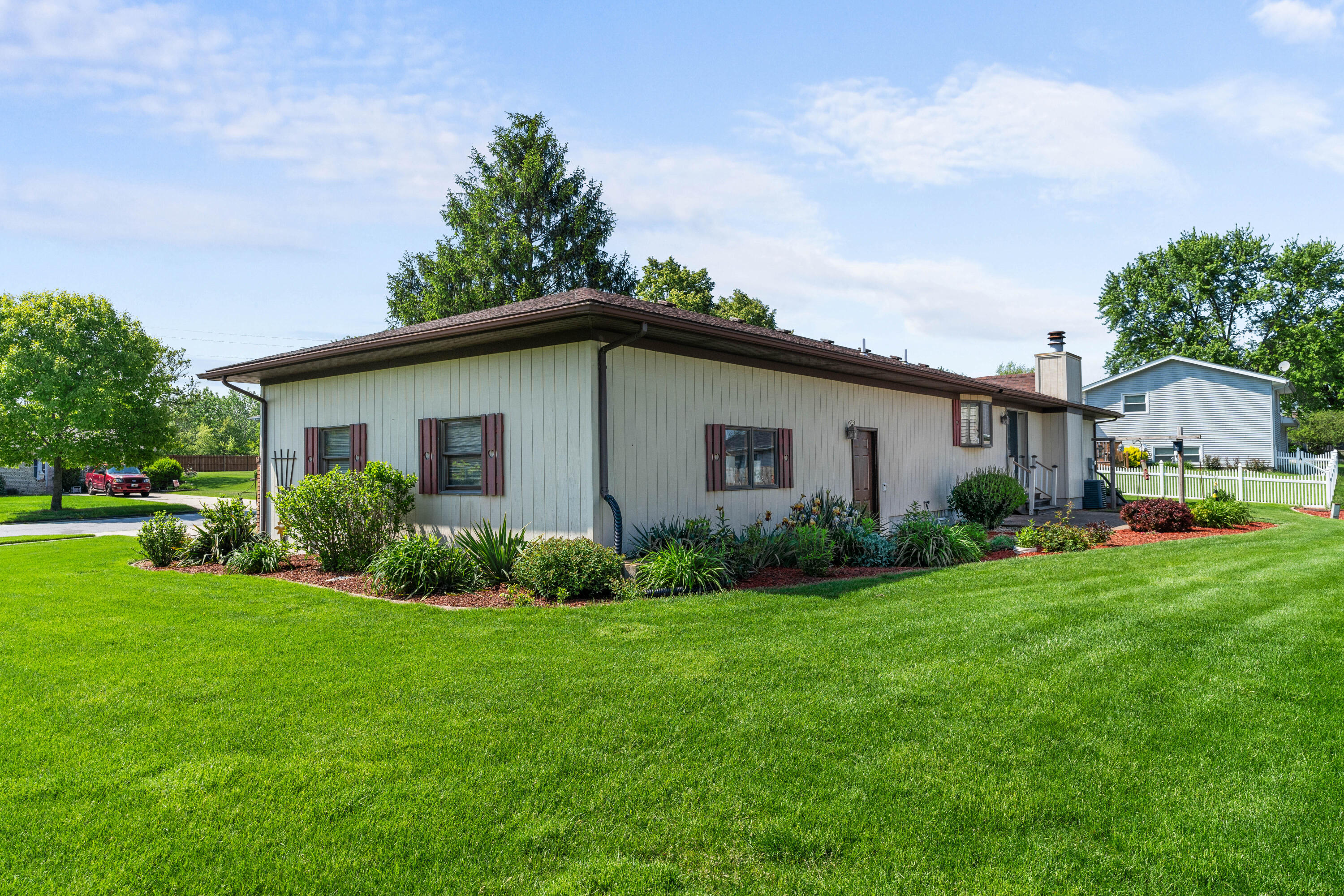 2533 Victoria Road