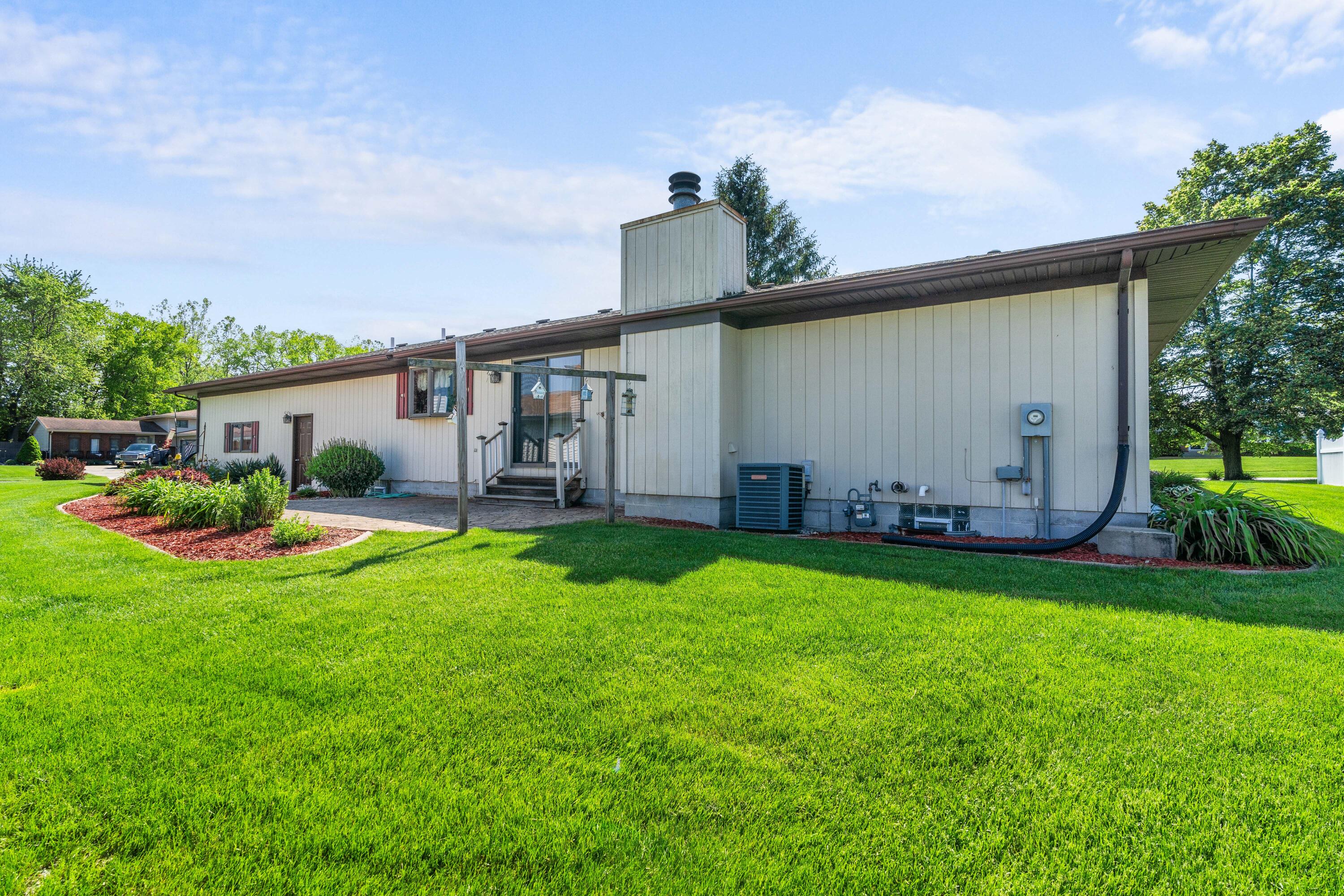 2533 Victoria Road
