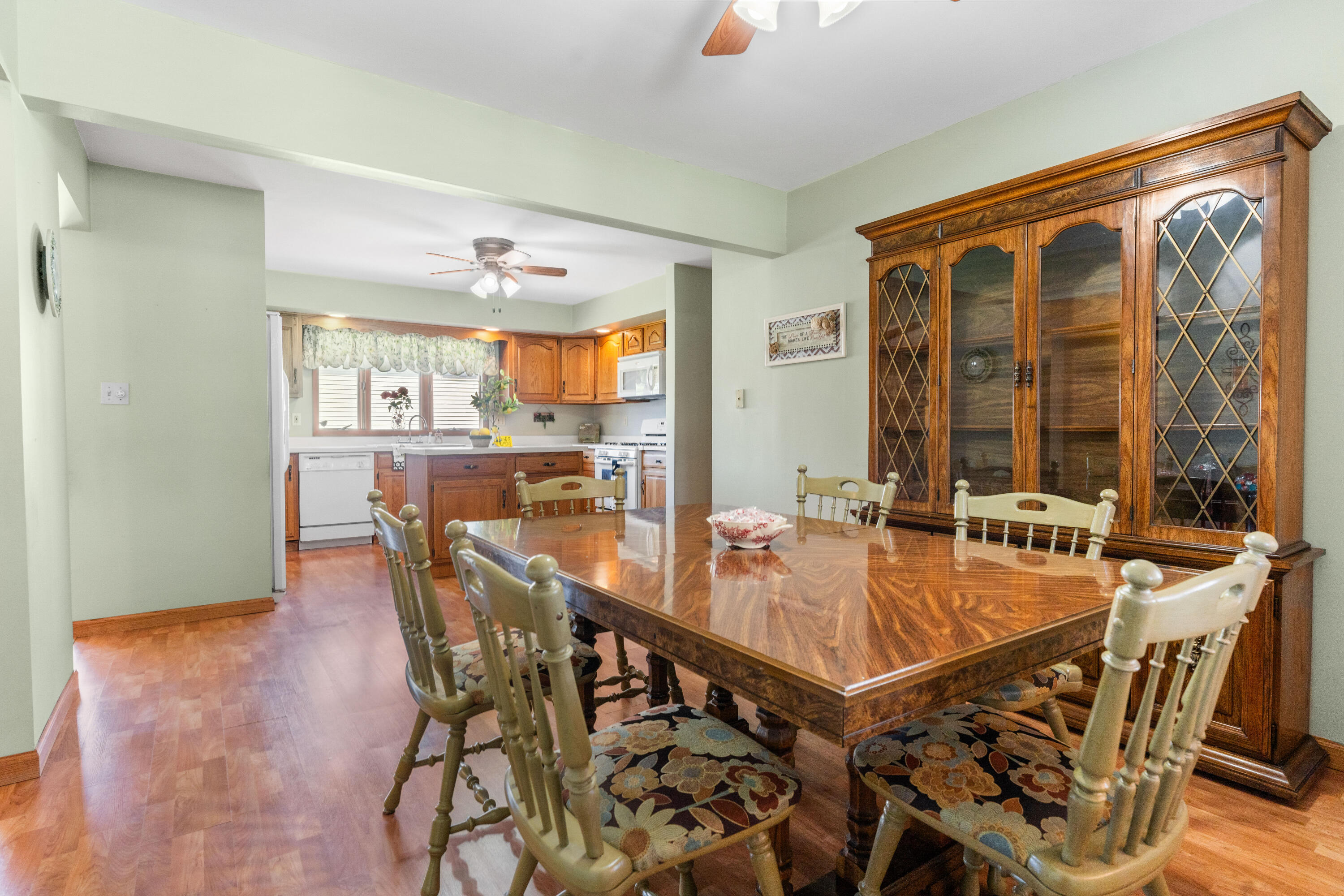 2533 Victoria Road