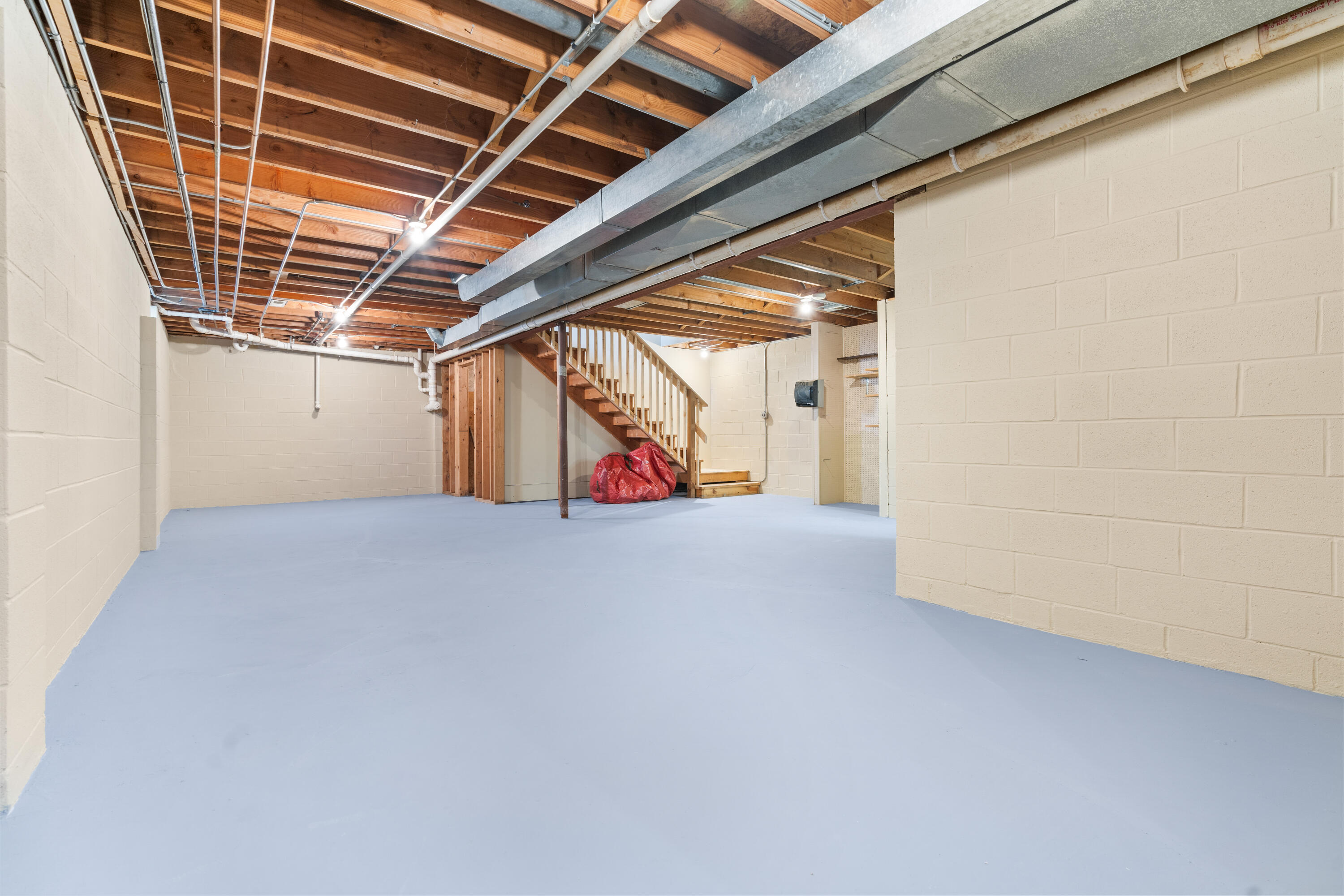 2533 Victoria Road