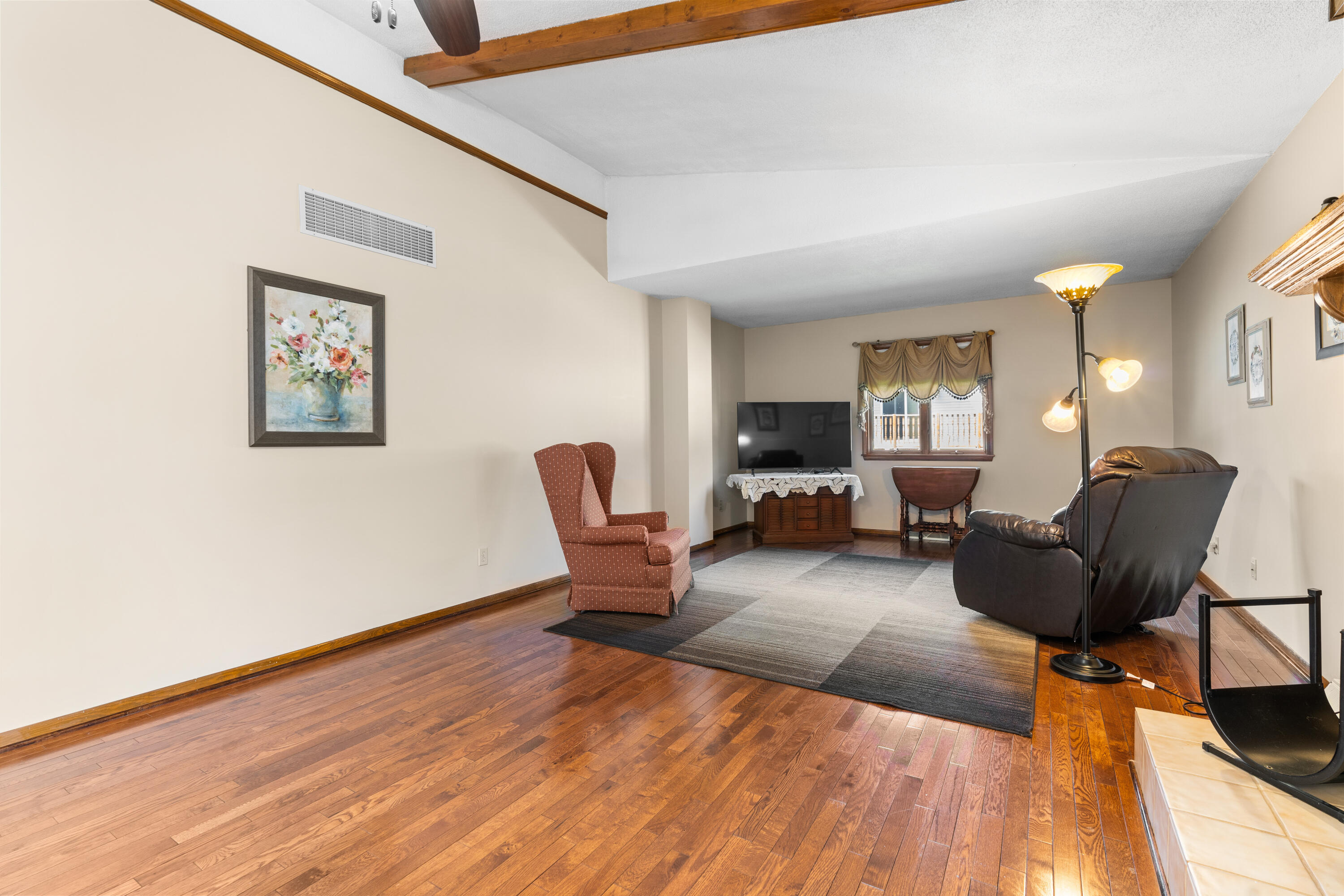 2533 Victoria Road