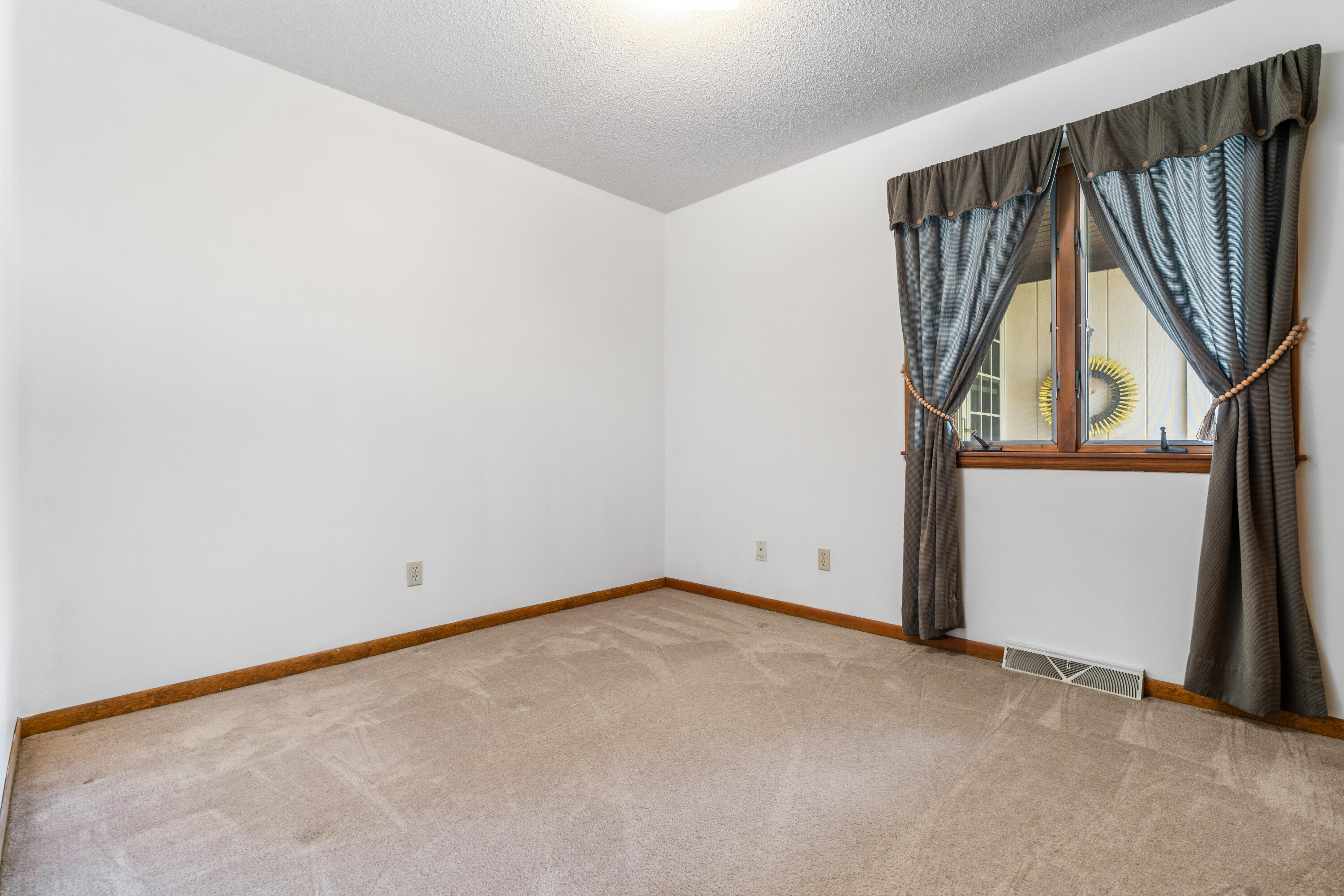 2533 Victoria Road