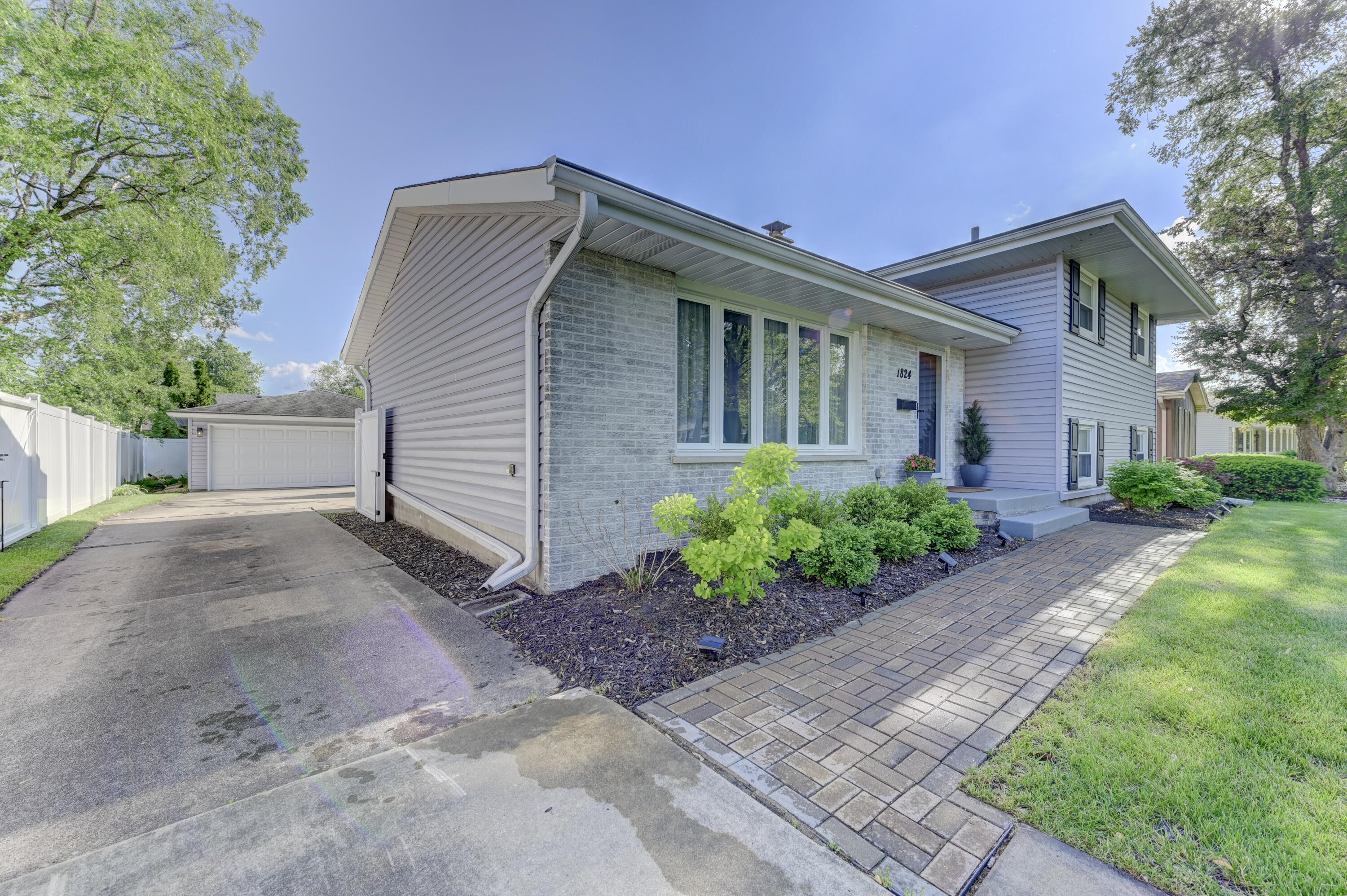 1824 Oriole Drive