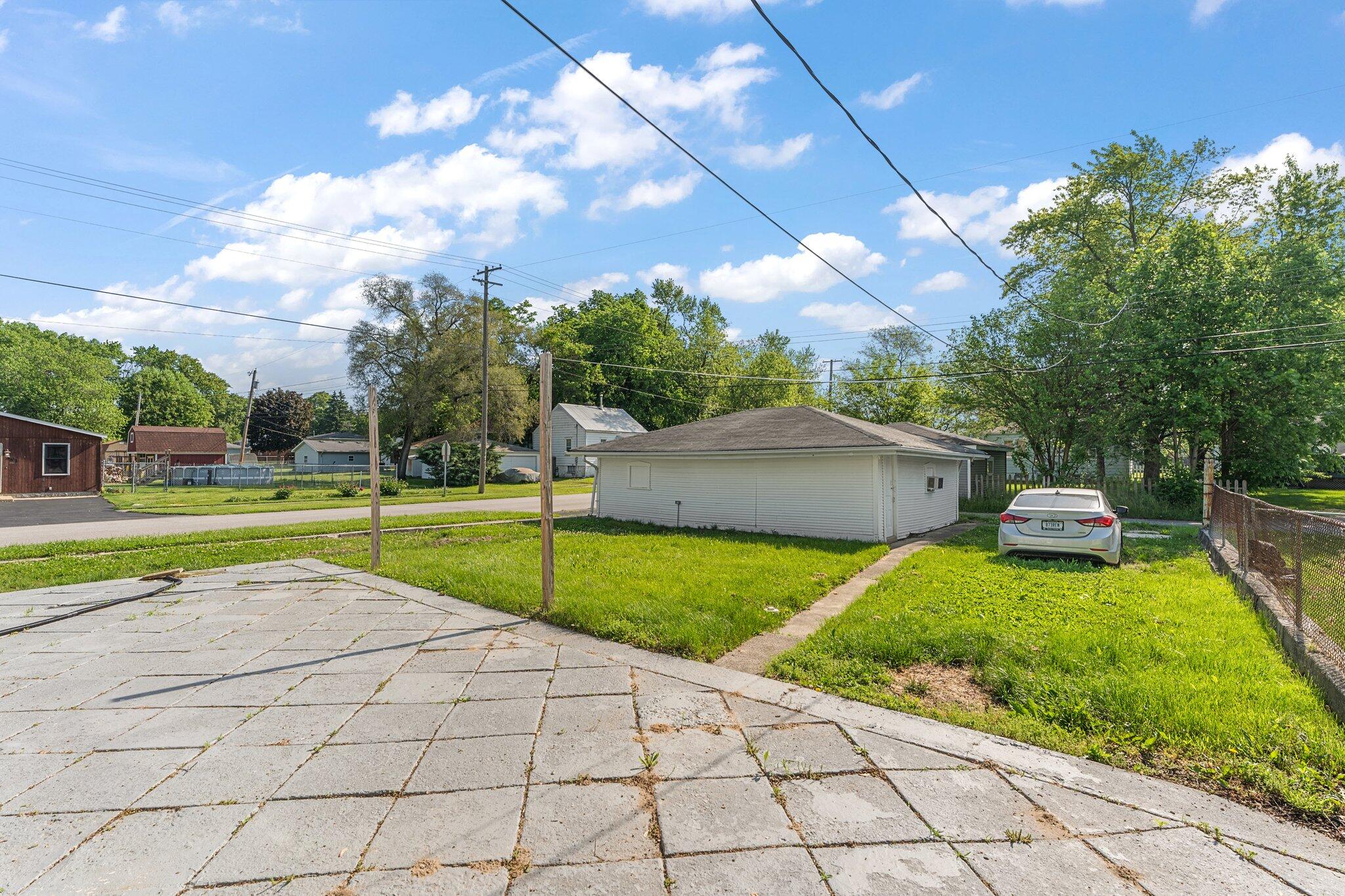 345 N Cavender Street