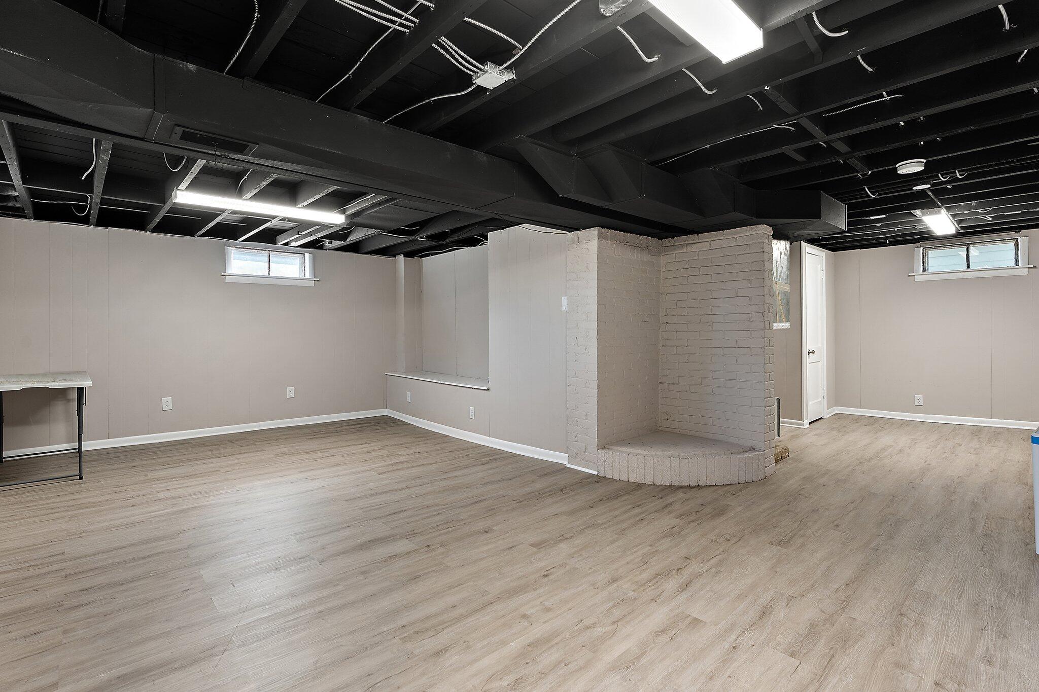 345 N Cavender Street