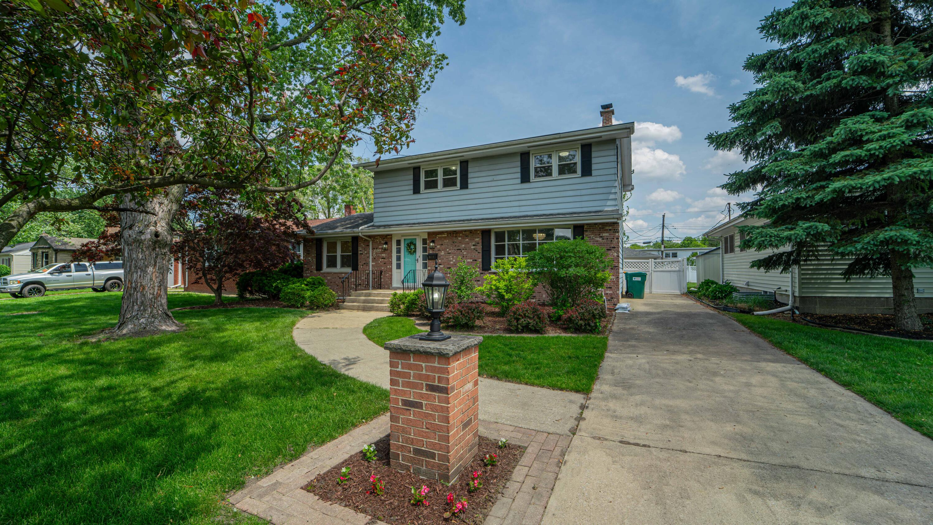 8119 Kooy Drive