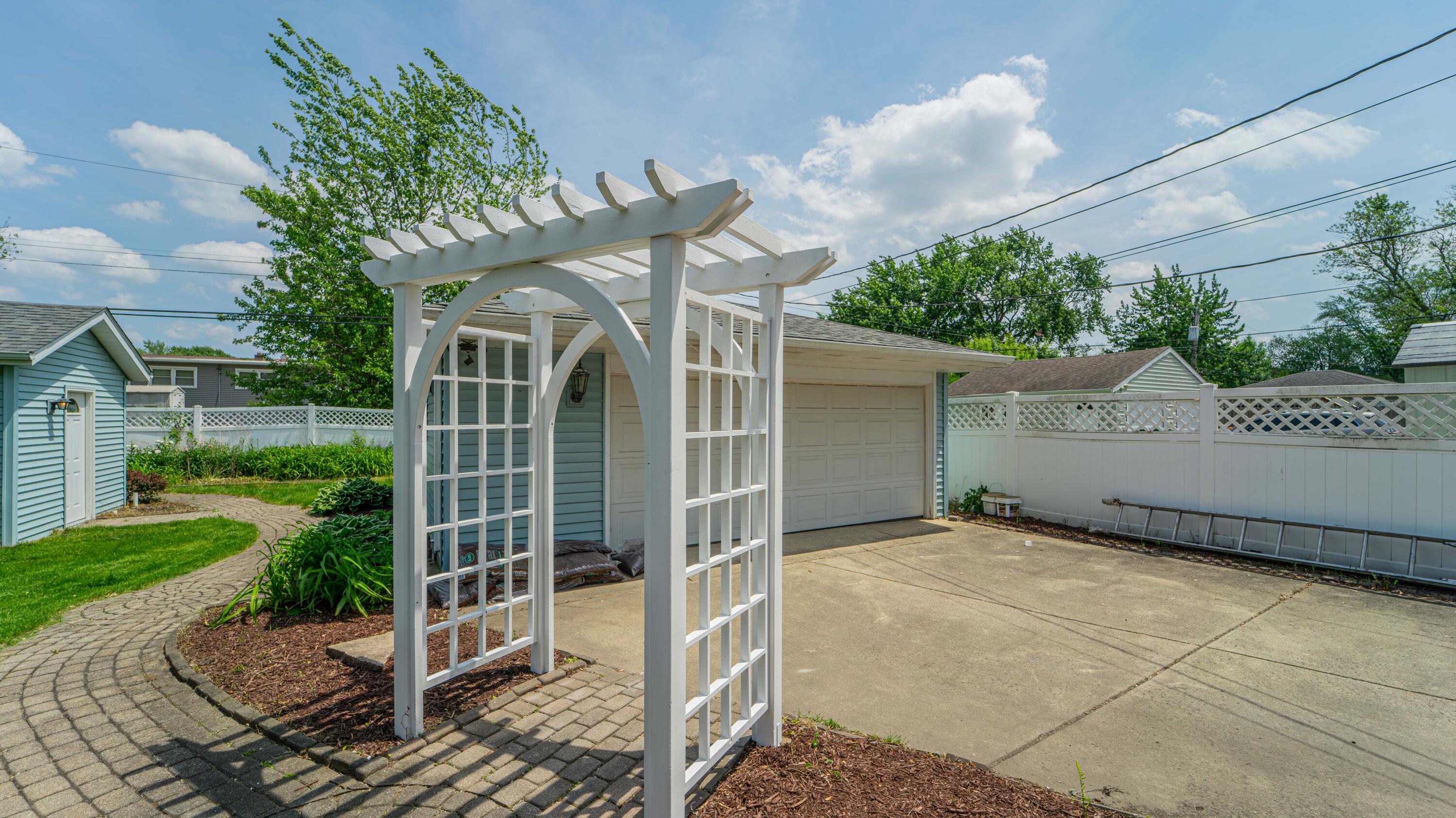8119 Kooy Drive